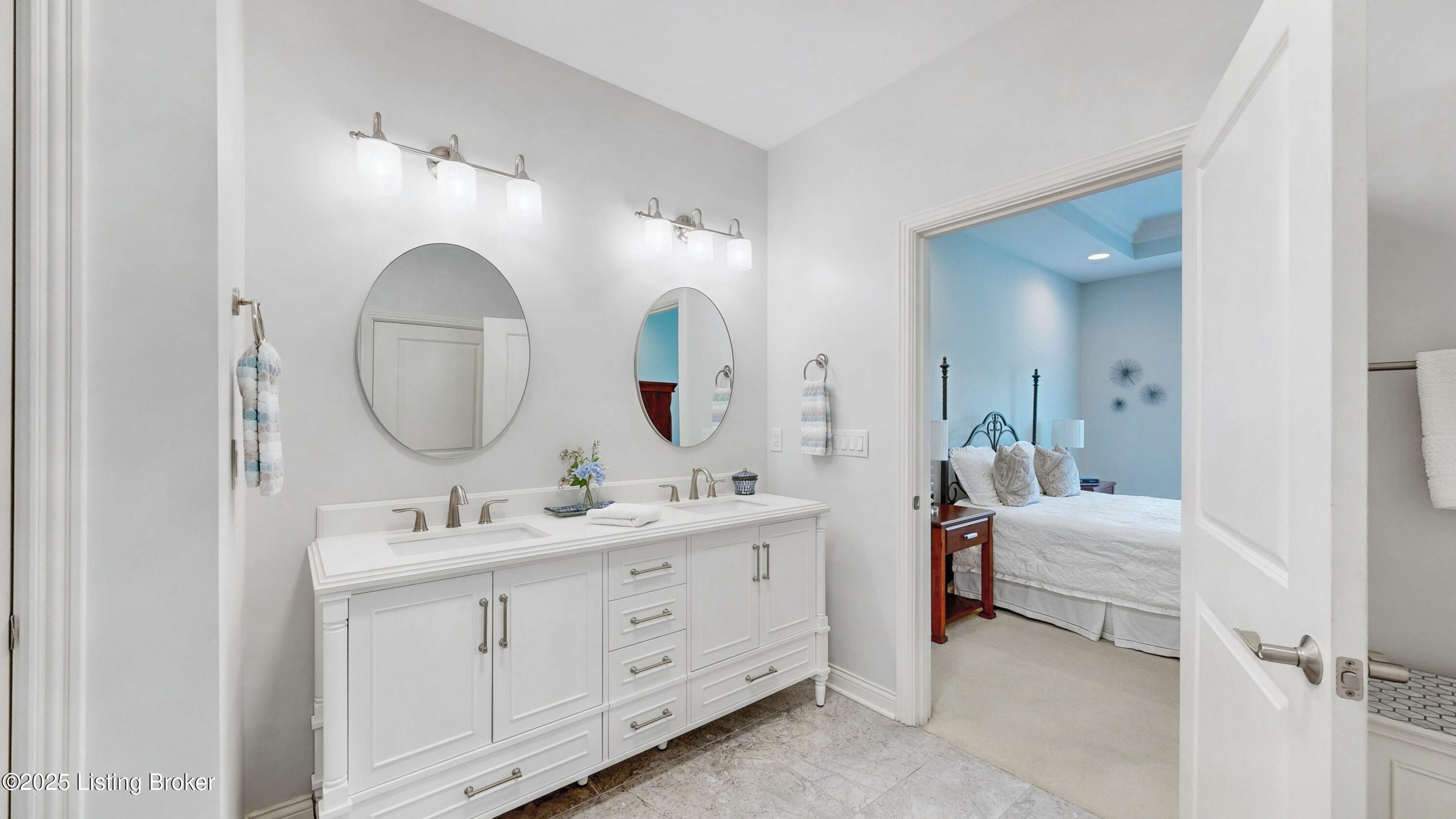 11209 Falling Springs Dr