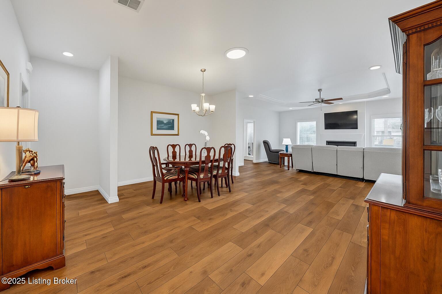 11209 Falling Springs Dr