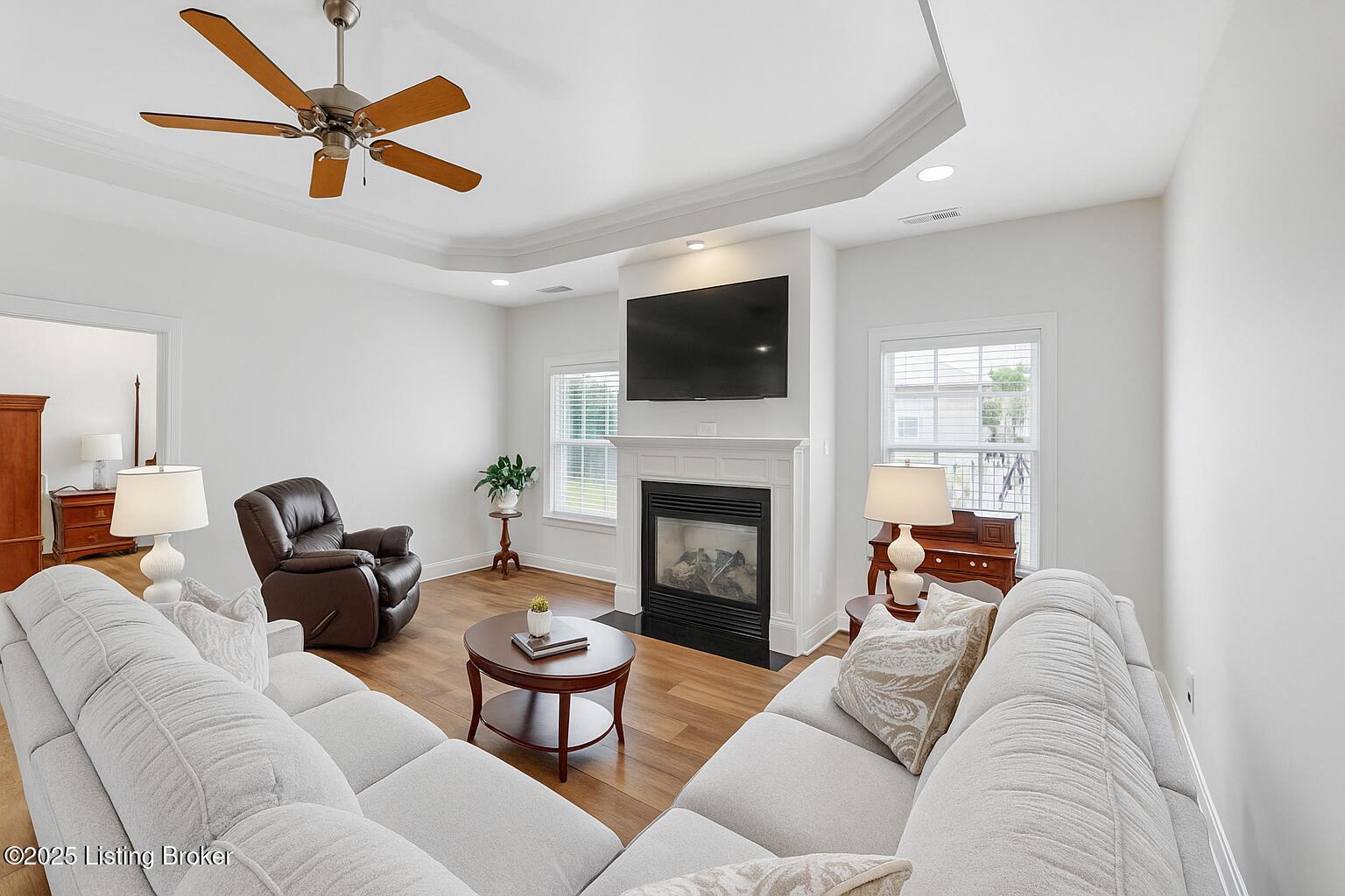 11209 Falling Springs Dr