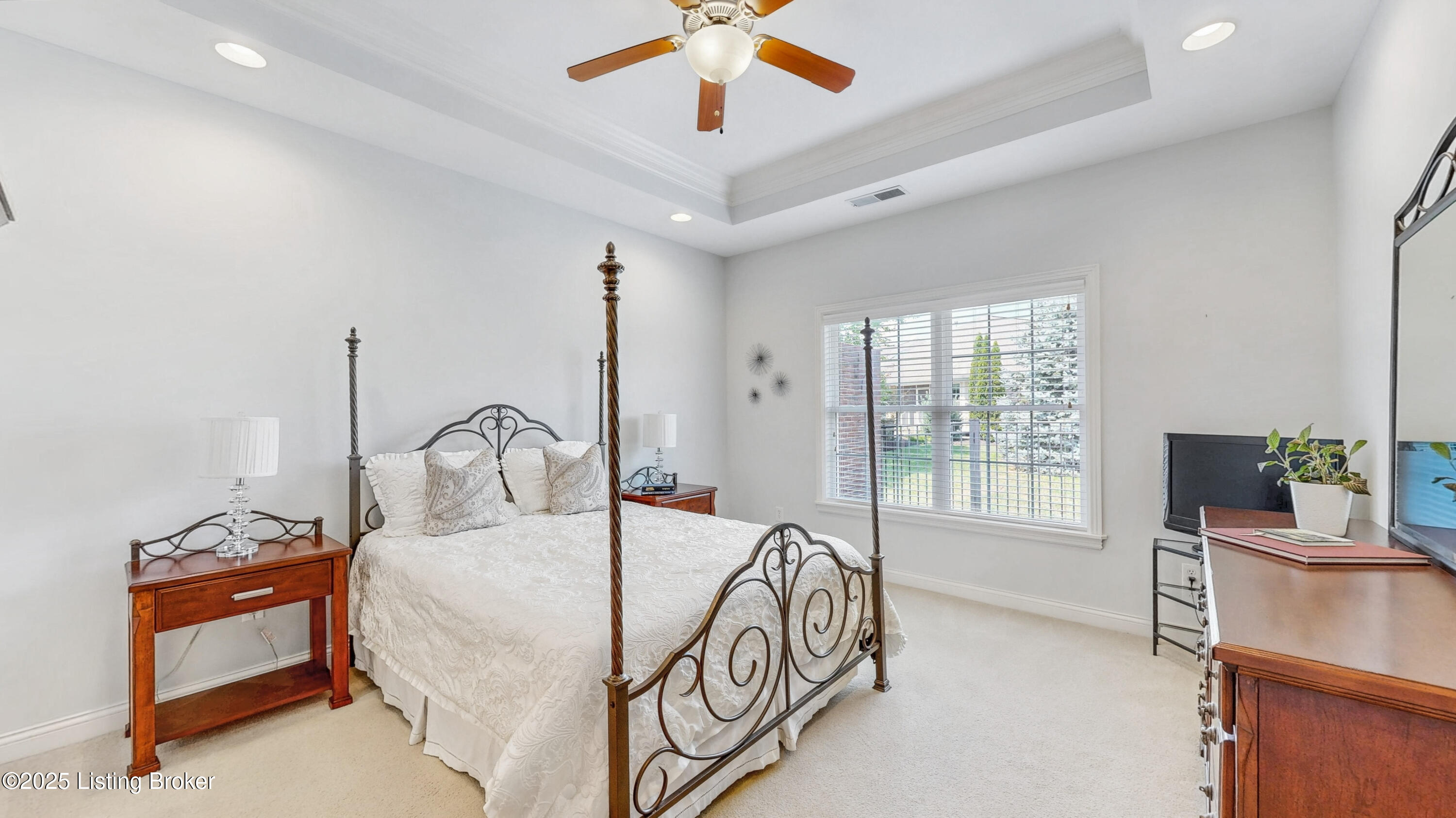 11209 Falling Springs Dr