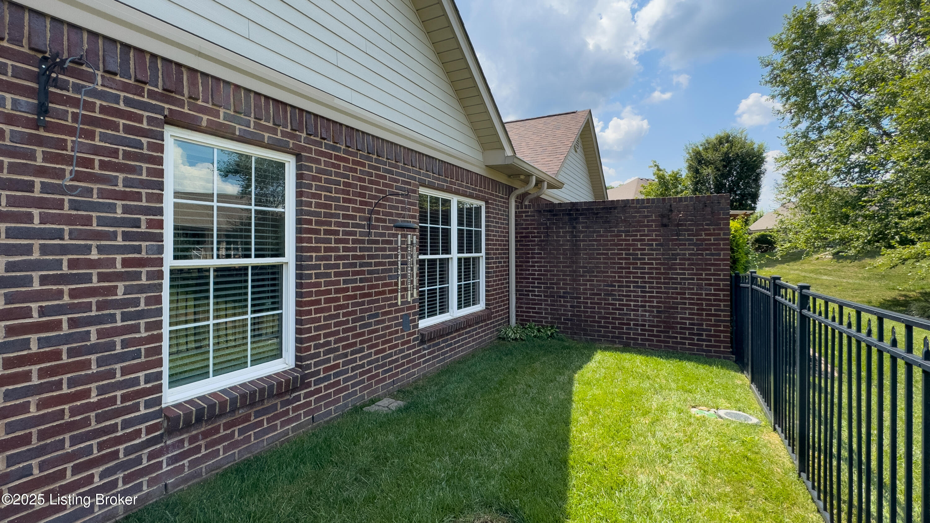 11209 Falling Springs Dr