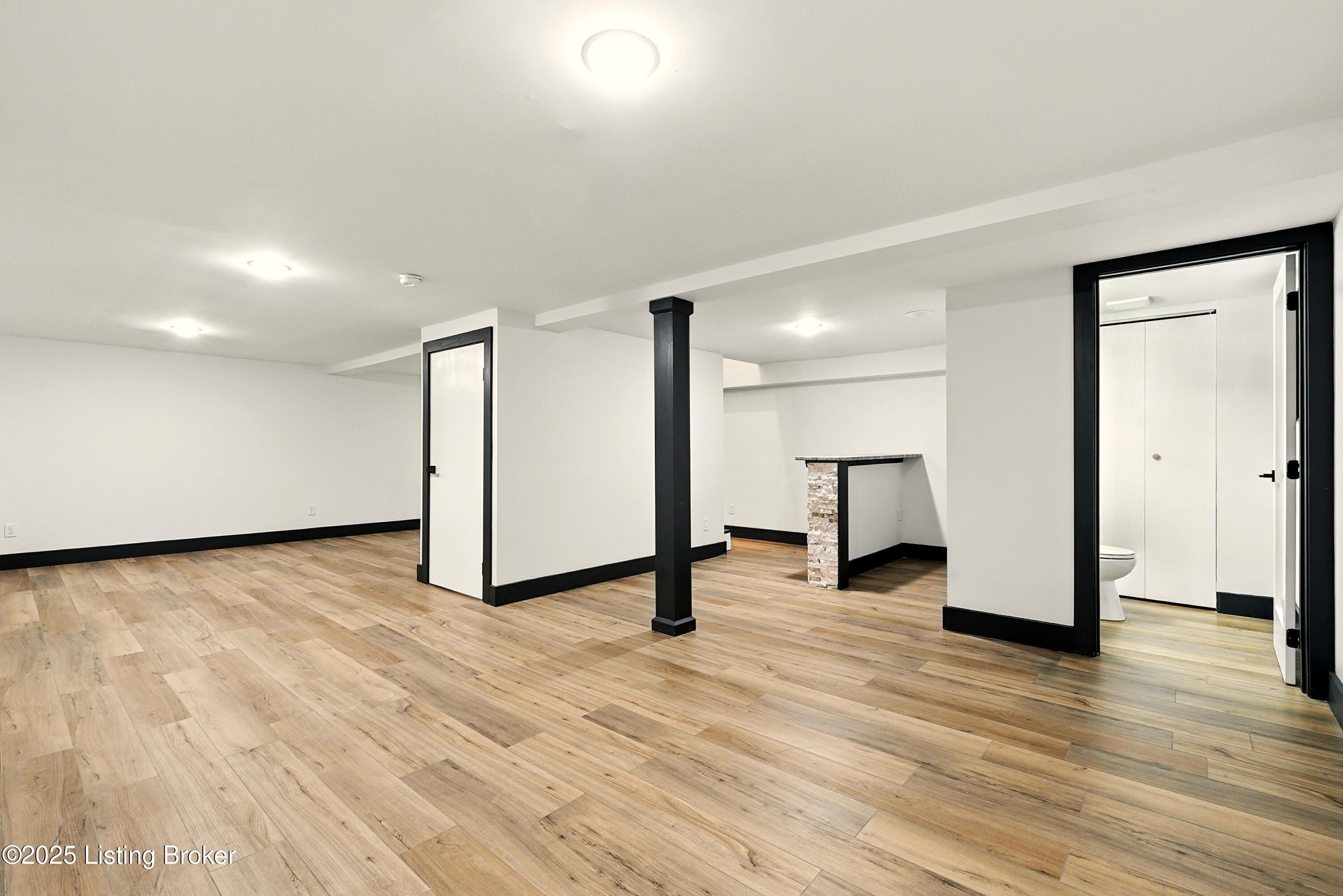 1100 Ellison Ave