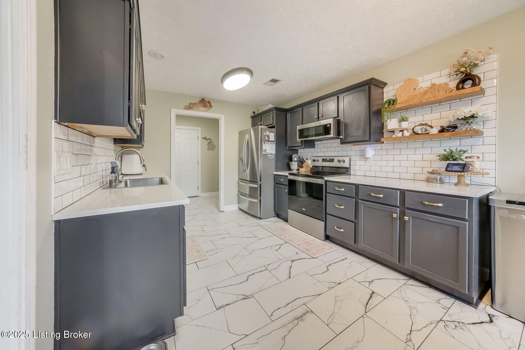 315 Bentwood Dr
