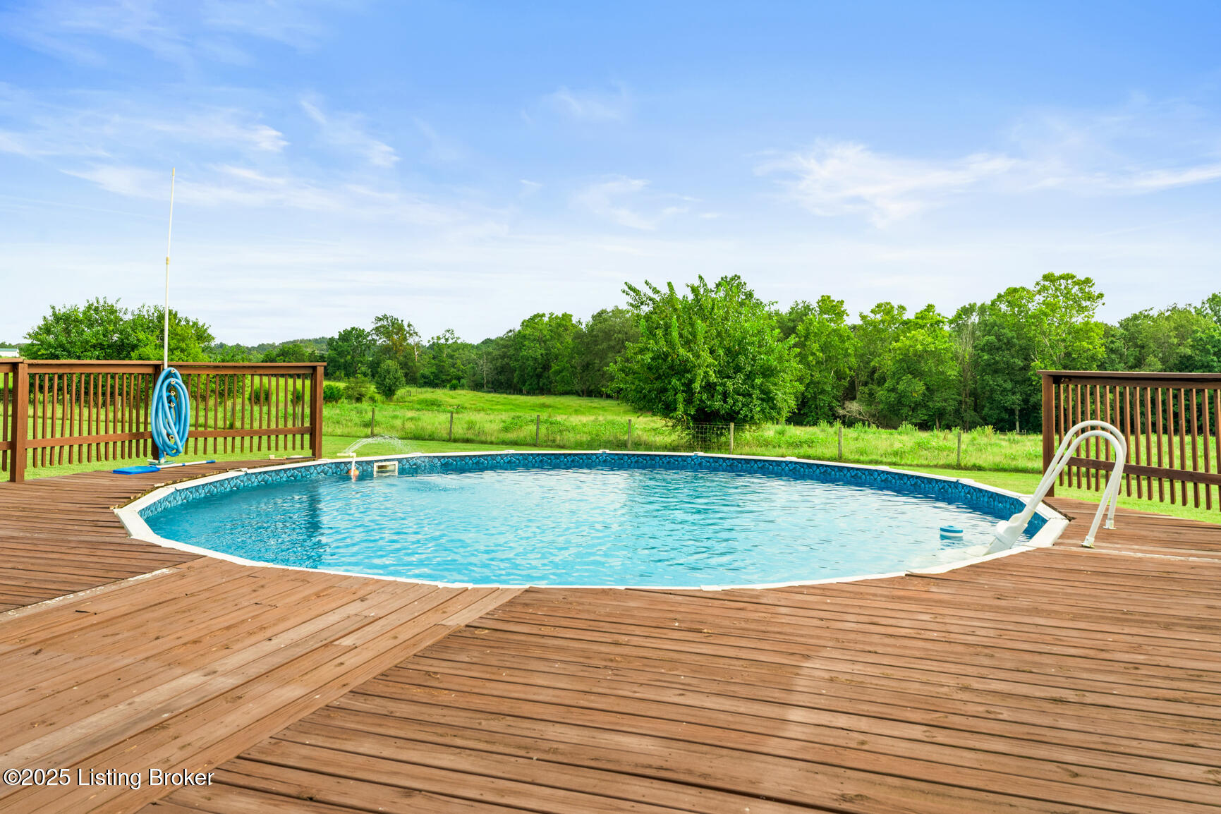 805 Meadowland Trail