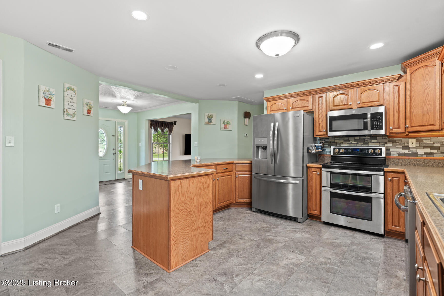 805 Meadowland Trail
