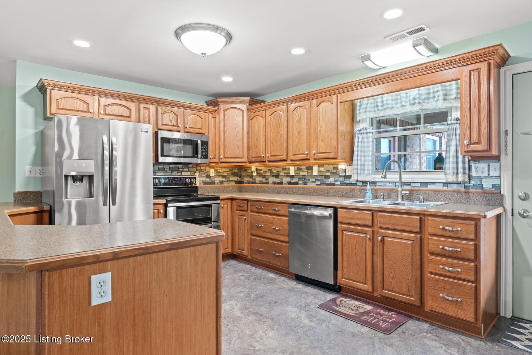 805 Meadowland Trail