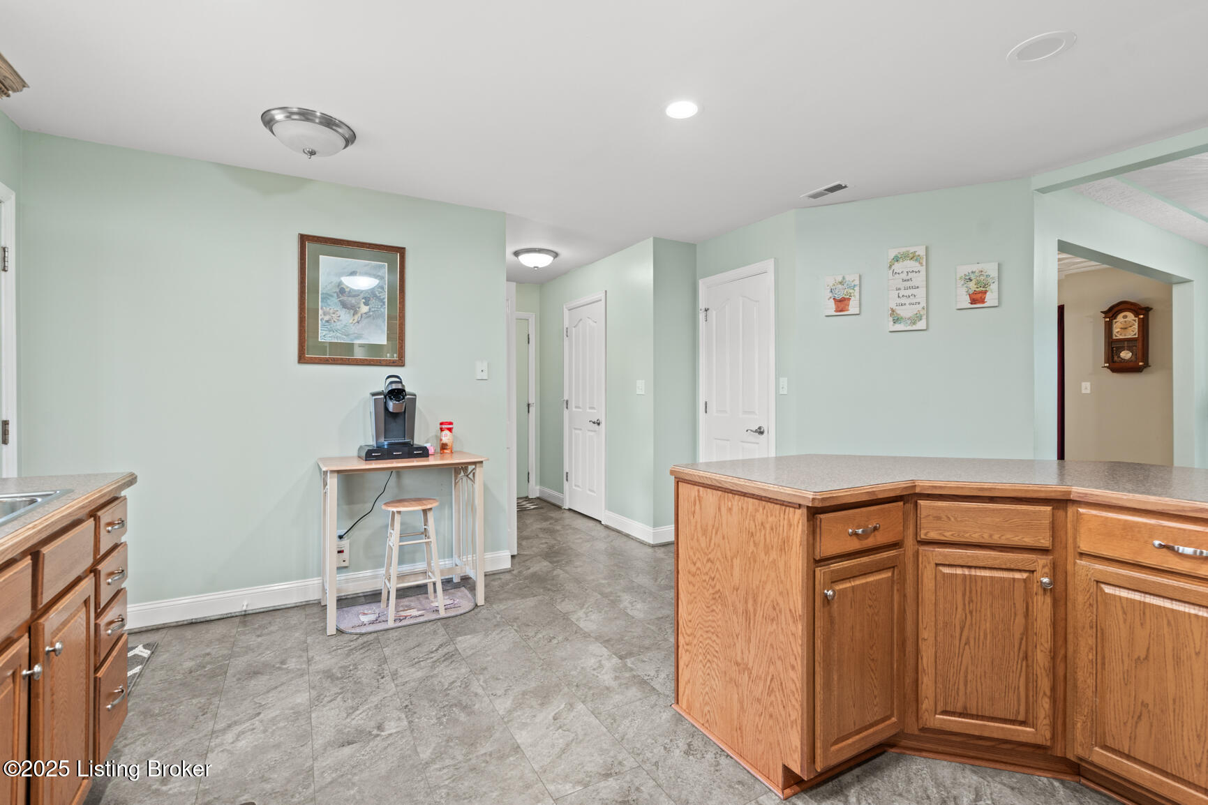 805 Meadowland Trail