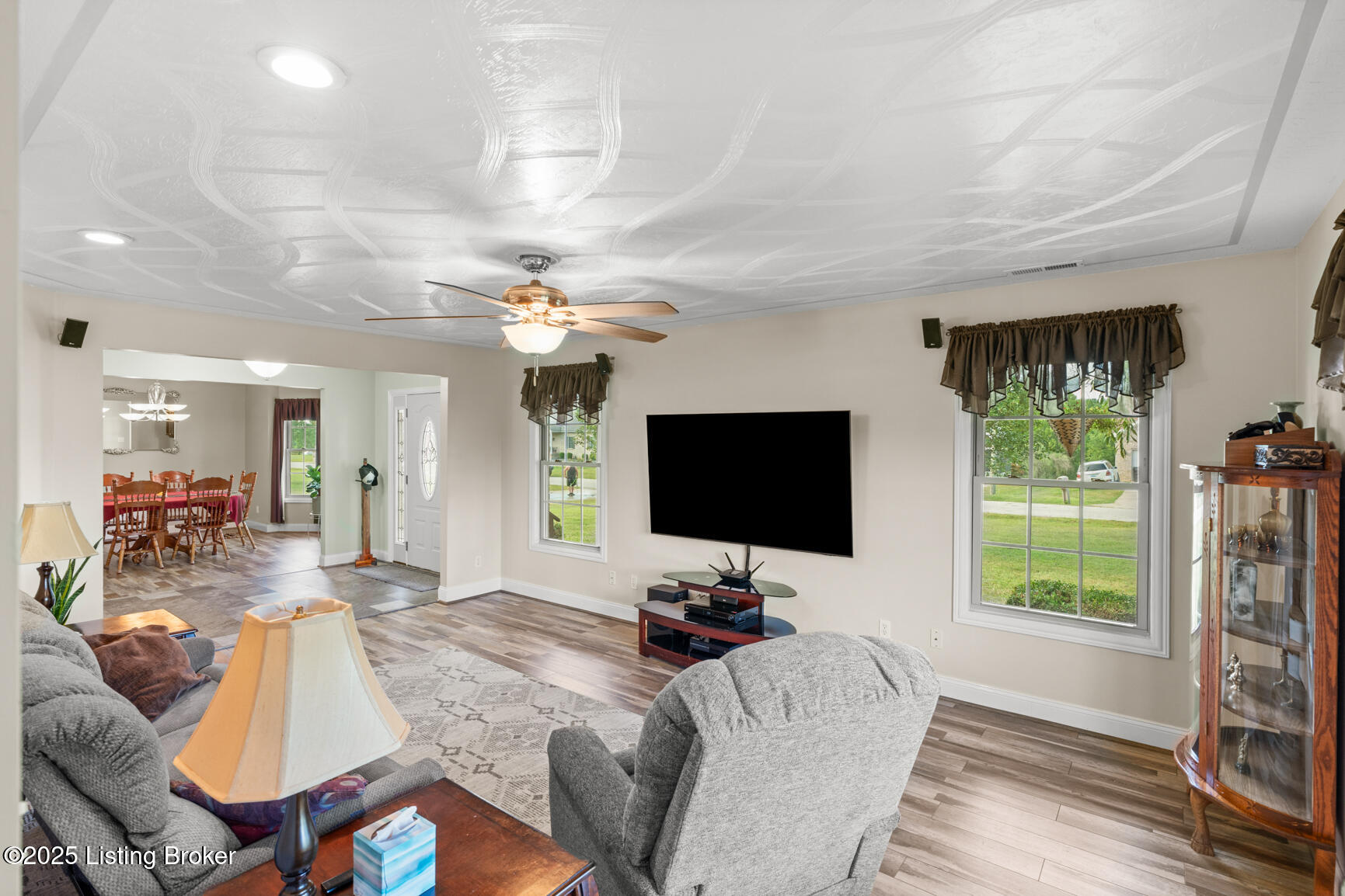 805 Meadowland Trail