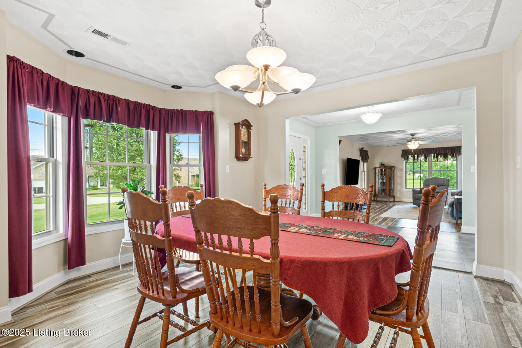 805 Meadowland Trail
