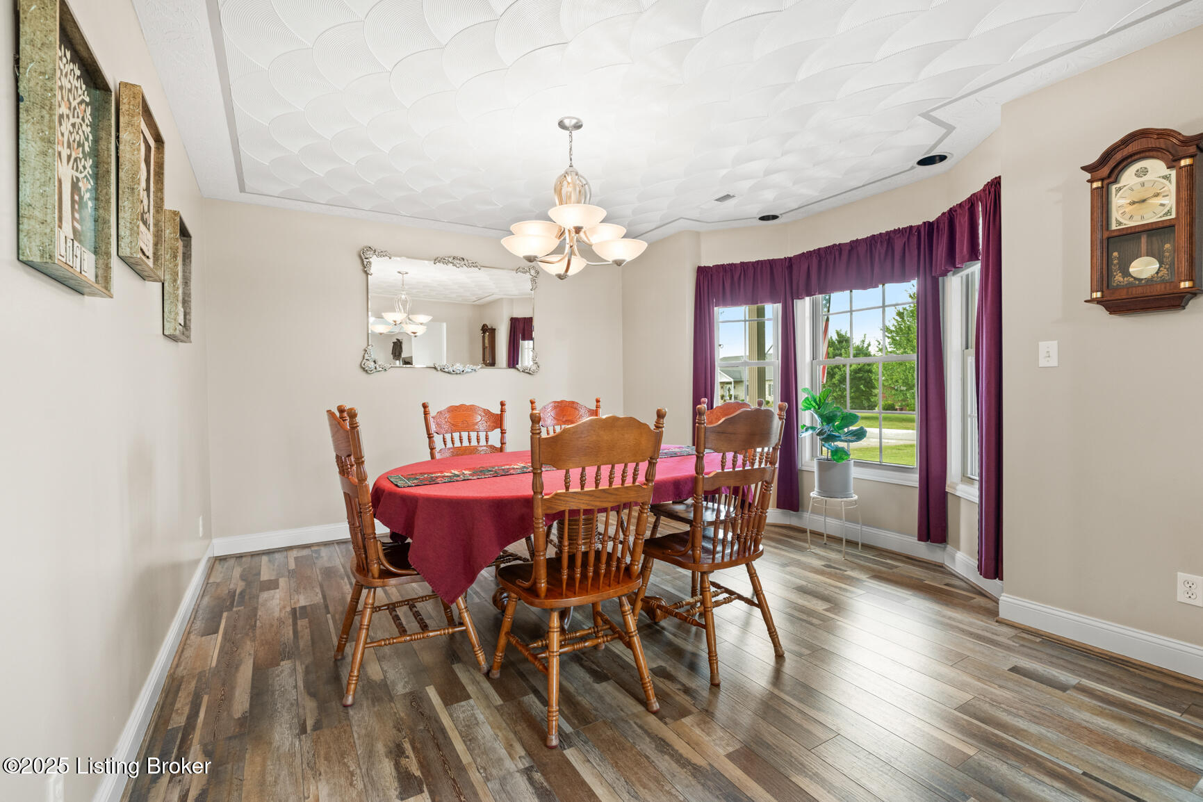 805 Meadowland Trail