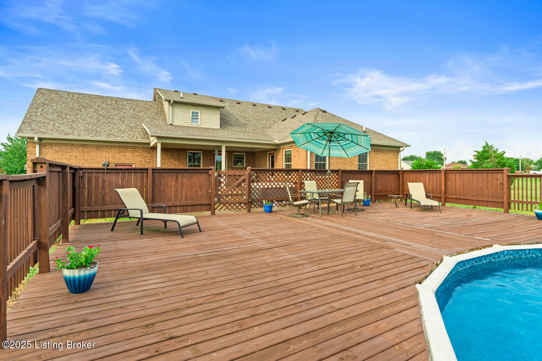 805 Meadowland Trail