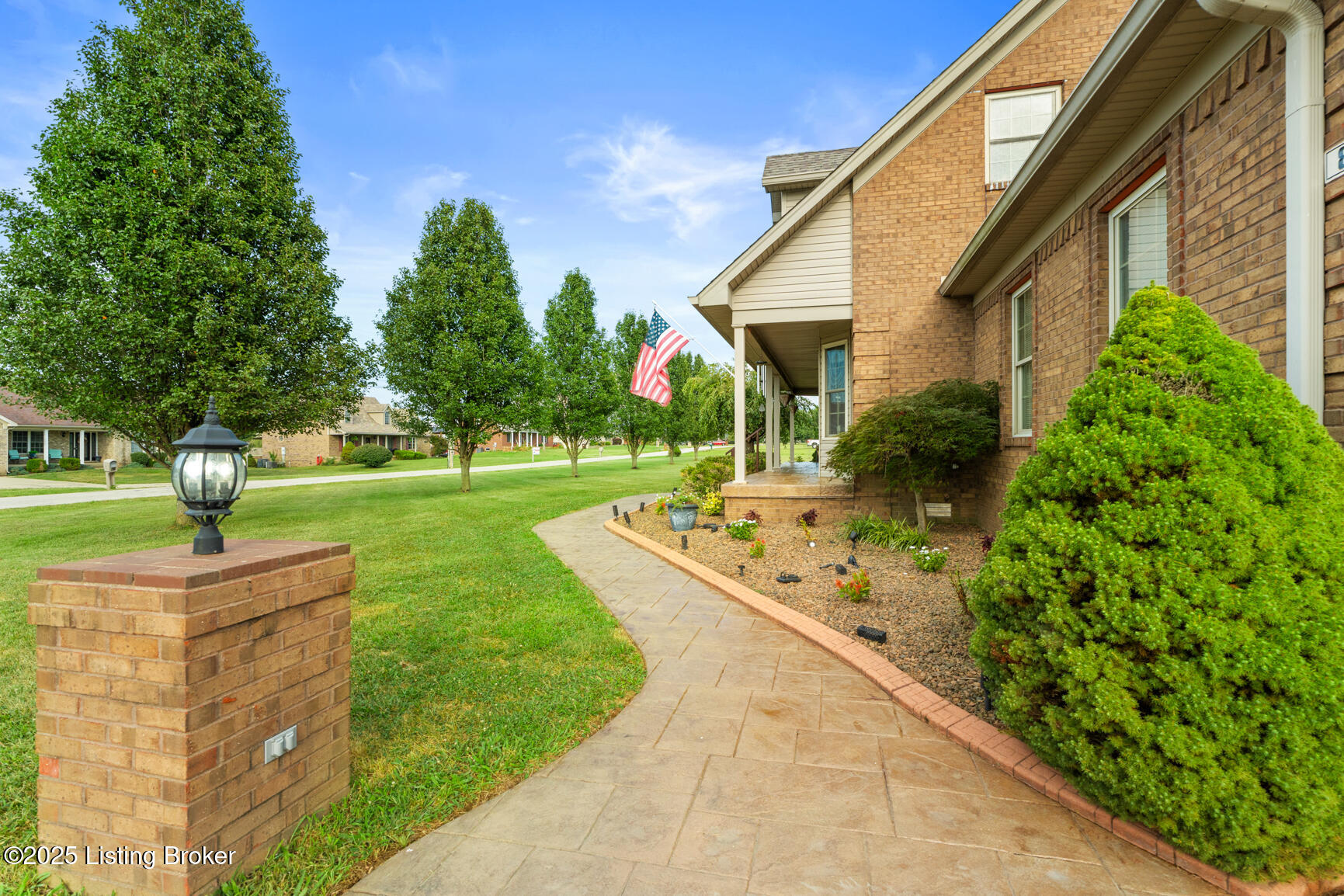 805 Meadowland Trail