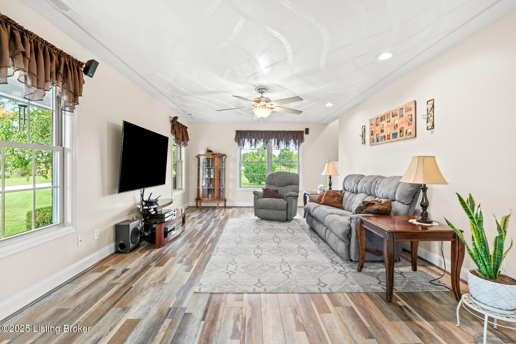 805 Meadowland Trail