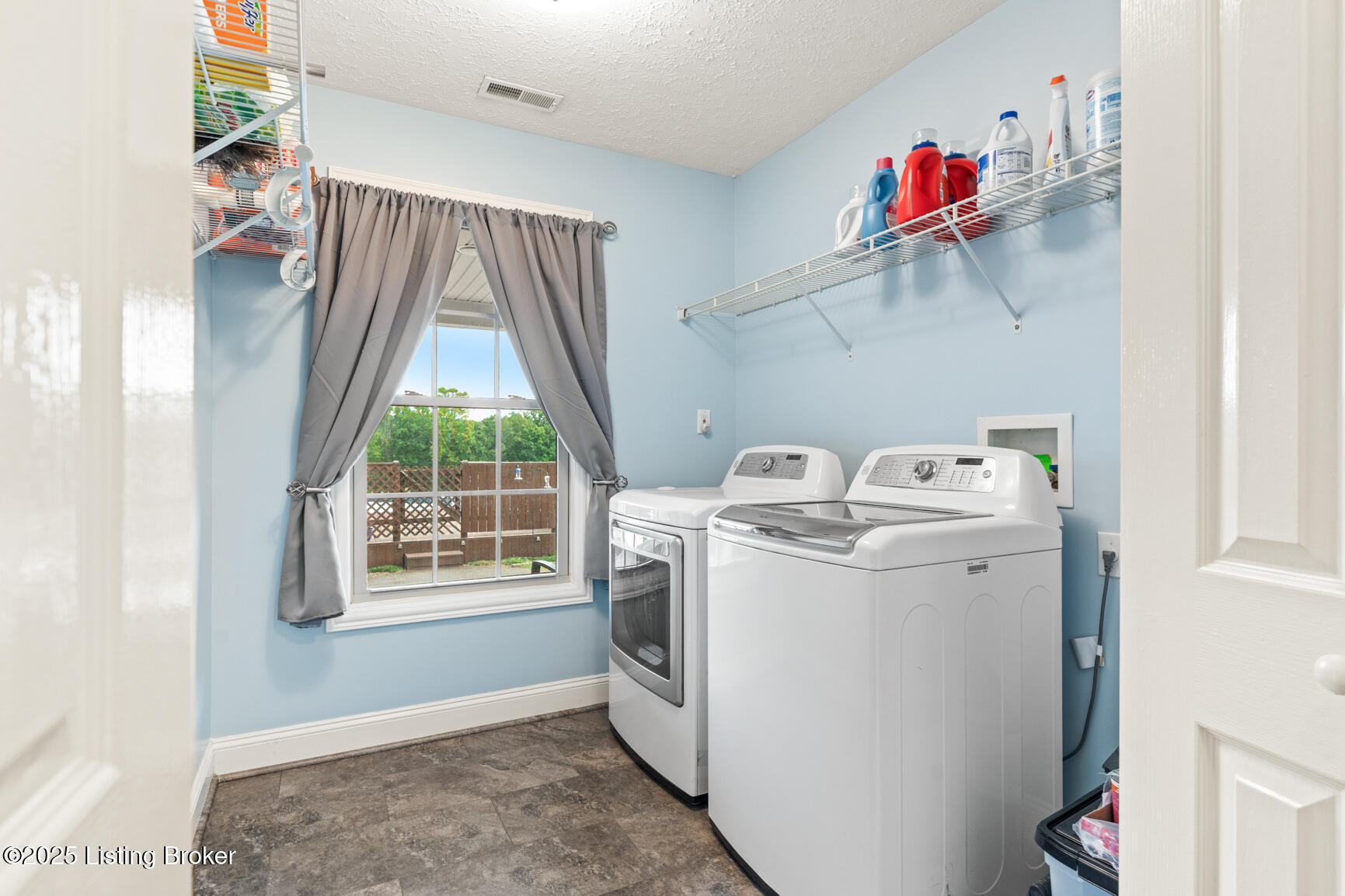 805 Meadowland Trail