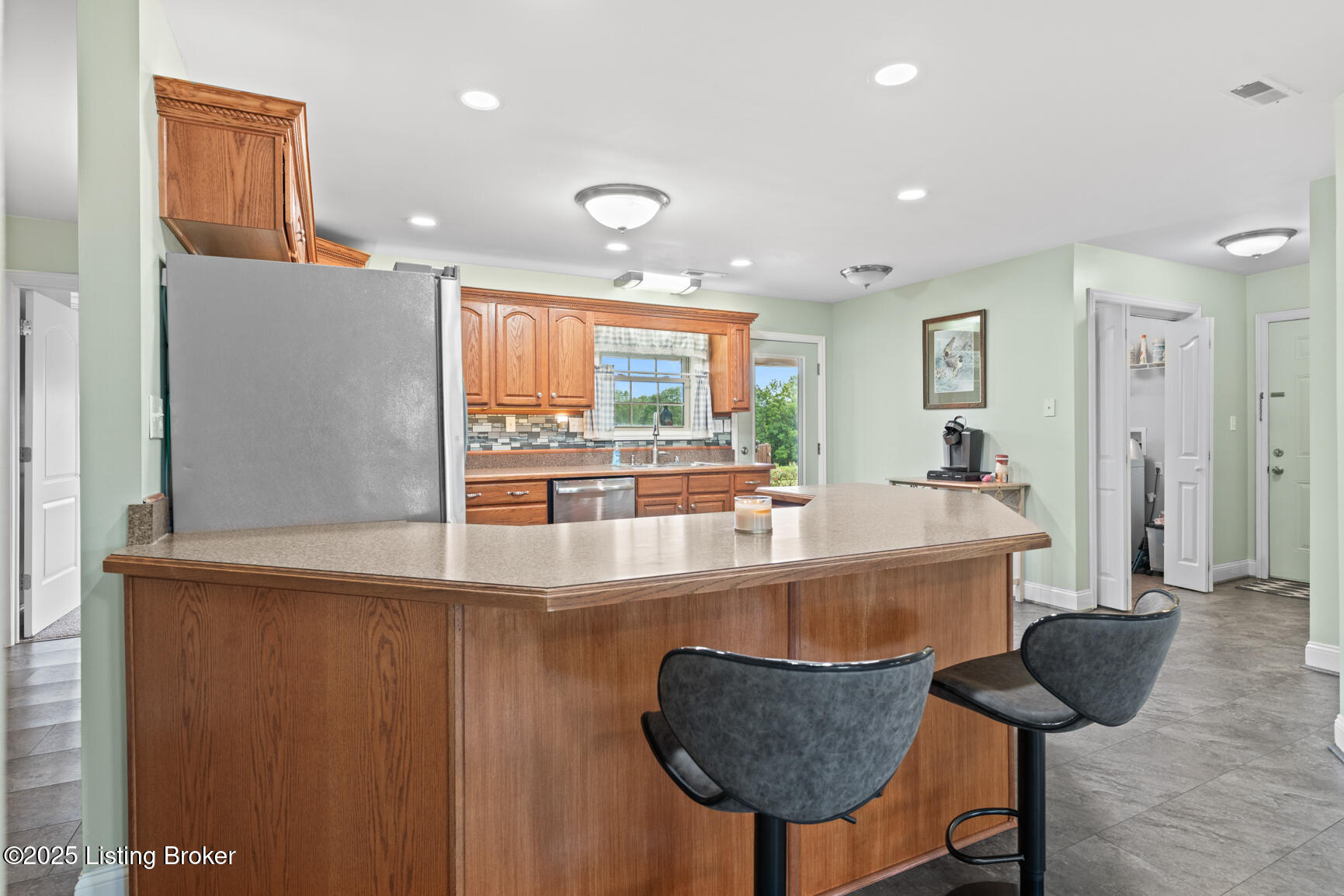 805 Meadowland Trail