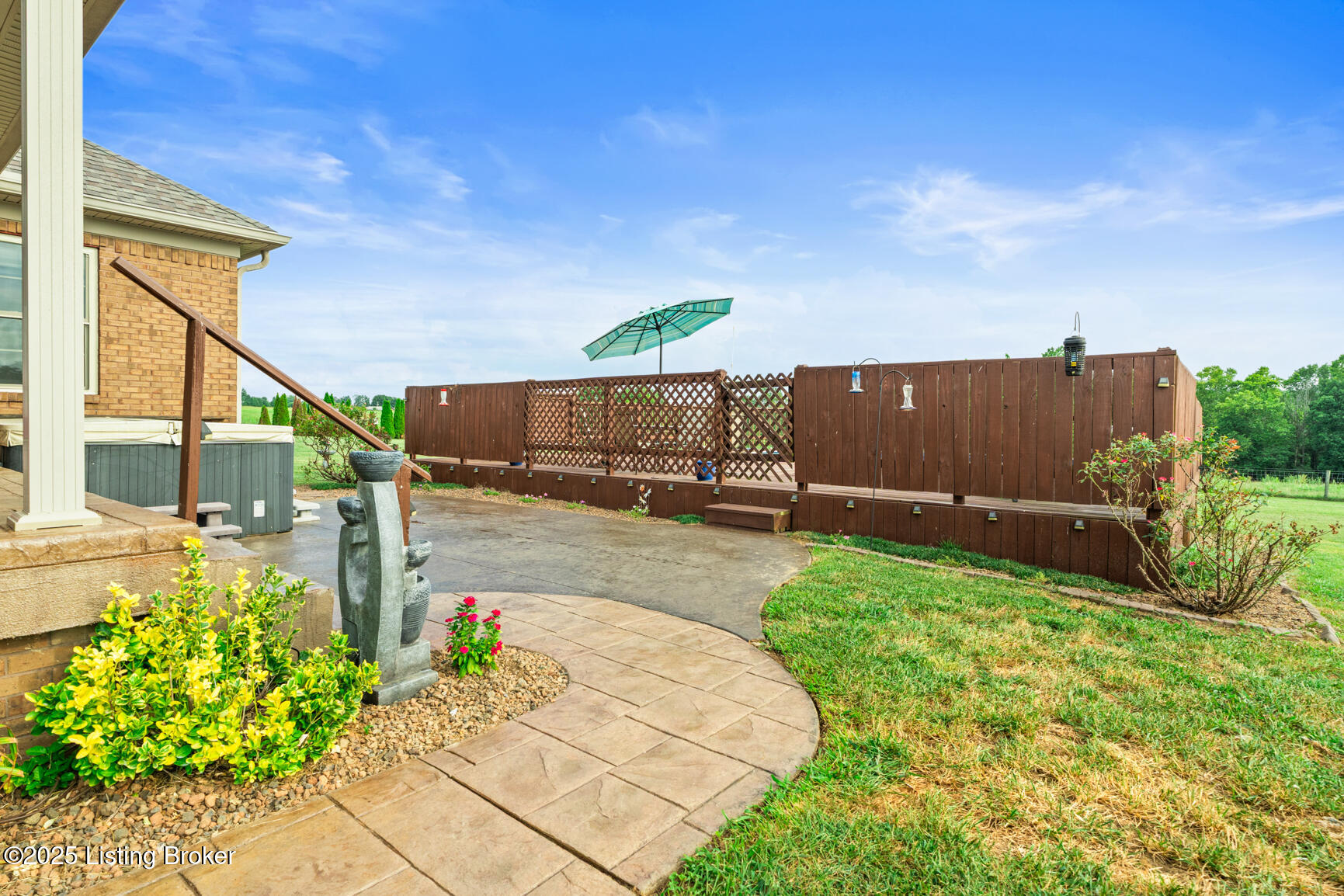 805 Meadowland Trail