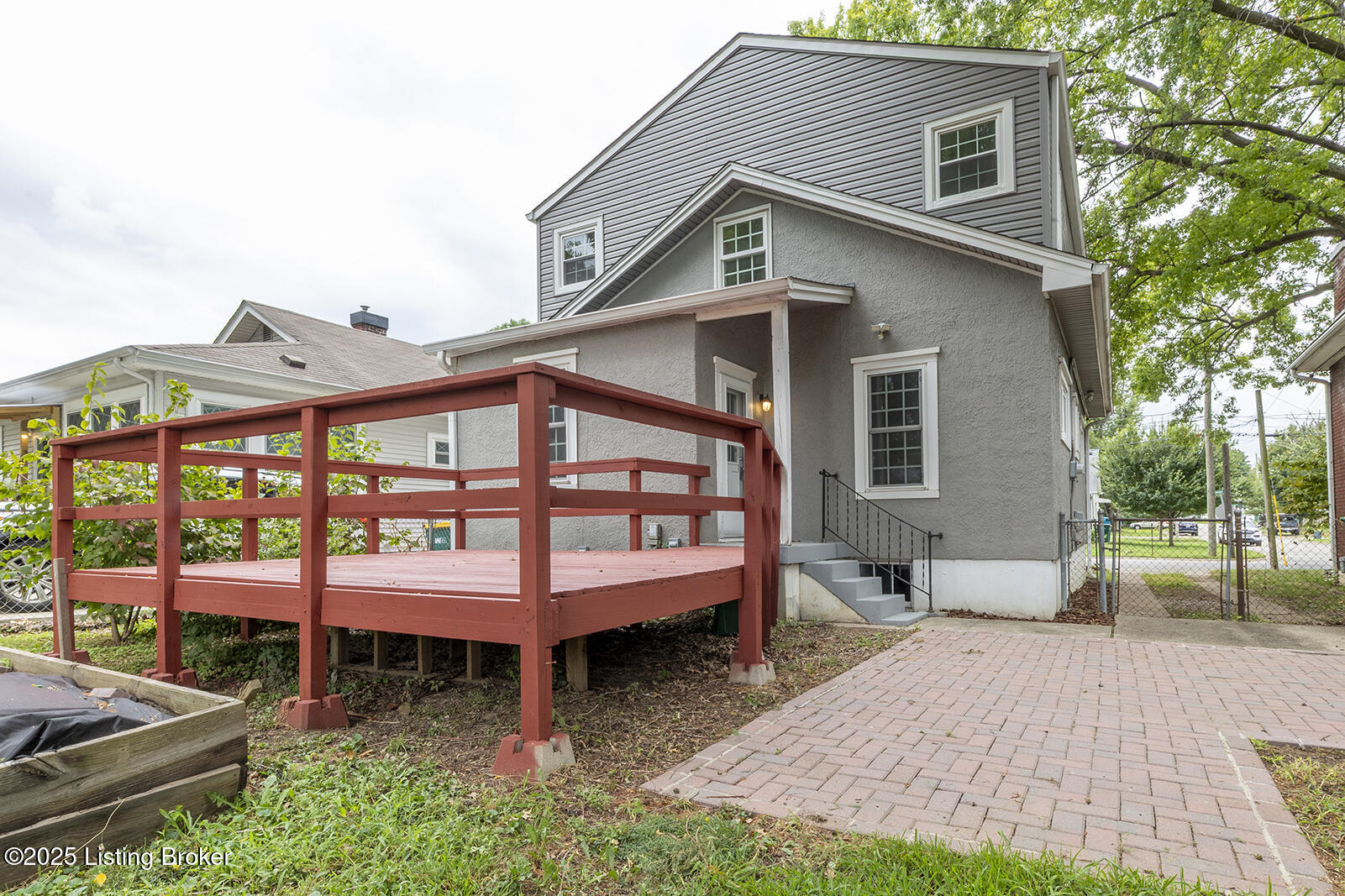 837 Parkway Dr