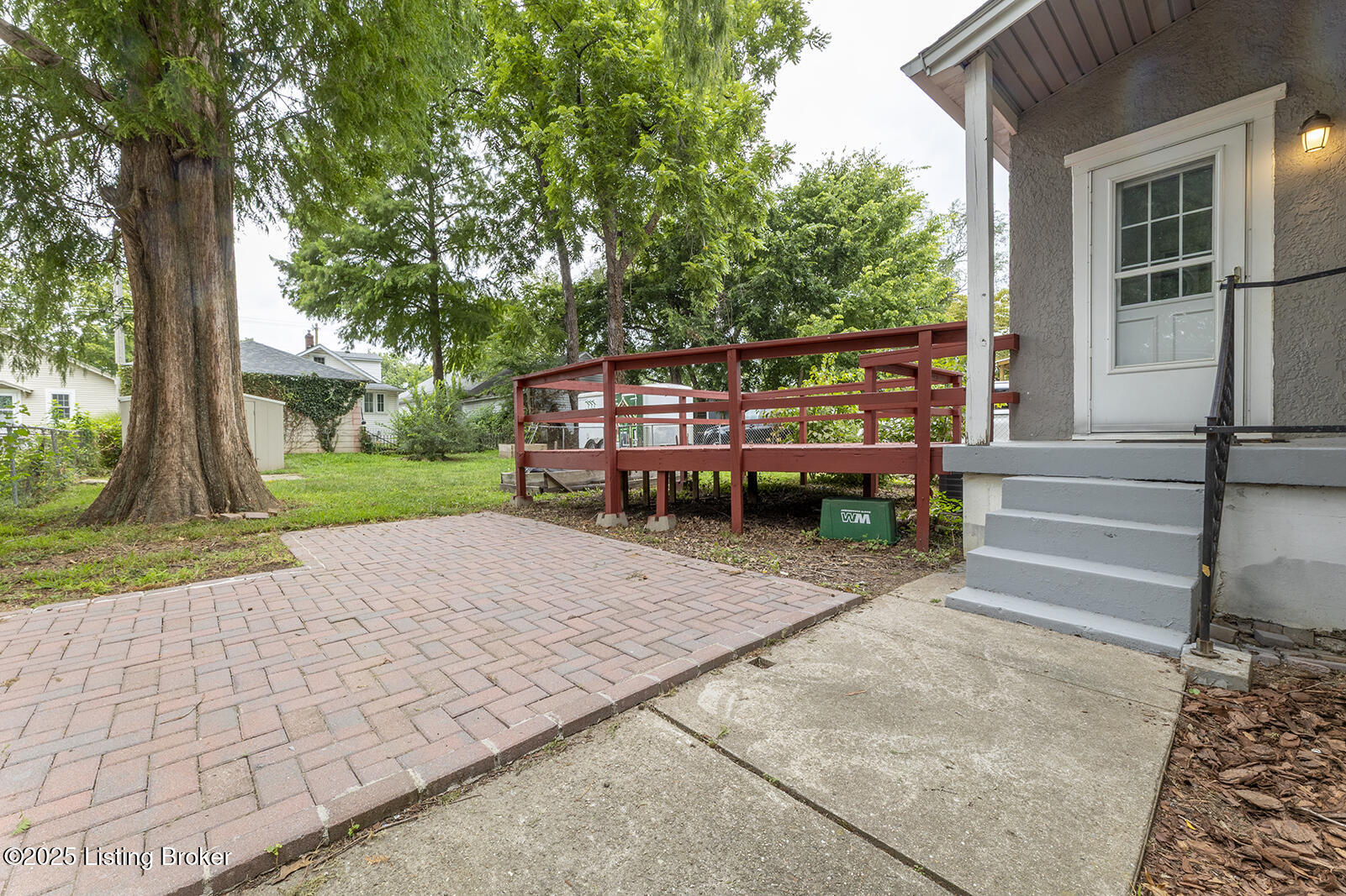 837 Parkway Dr