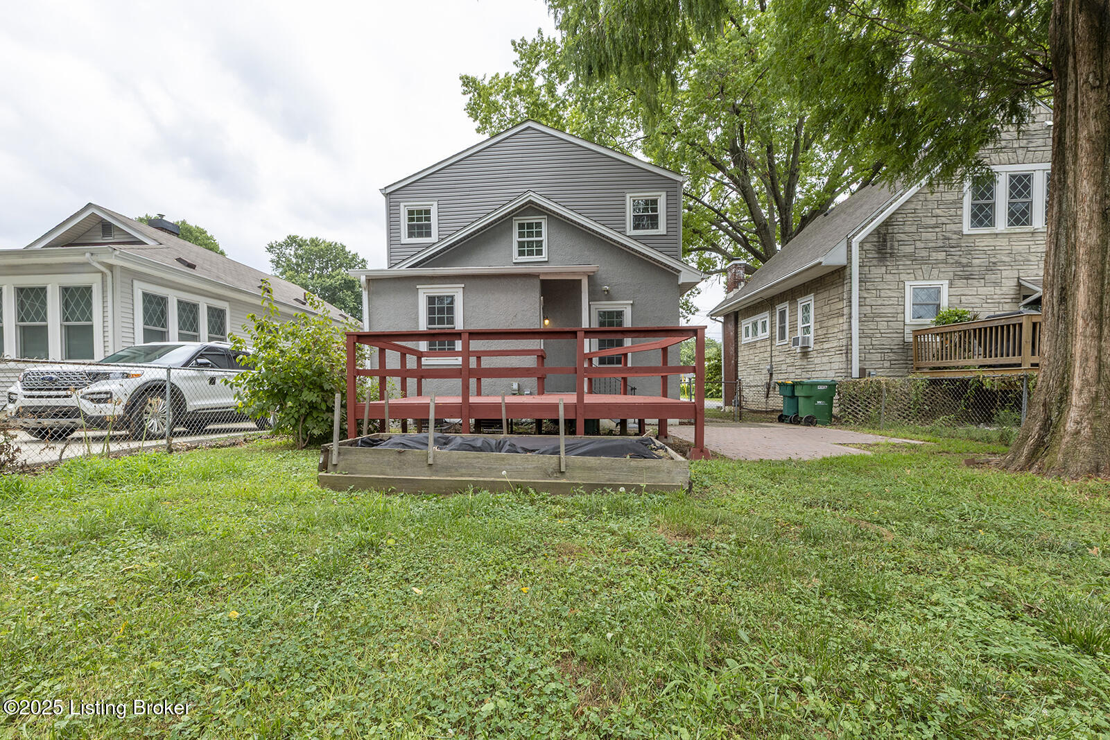 837 Parkway Dr