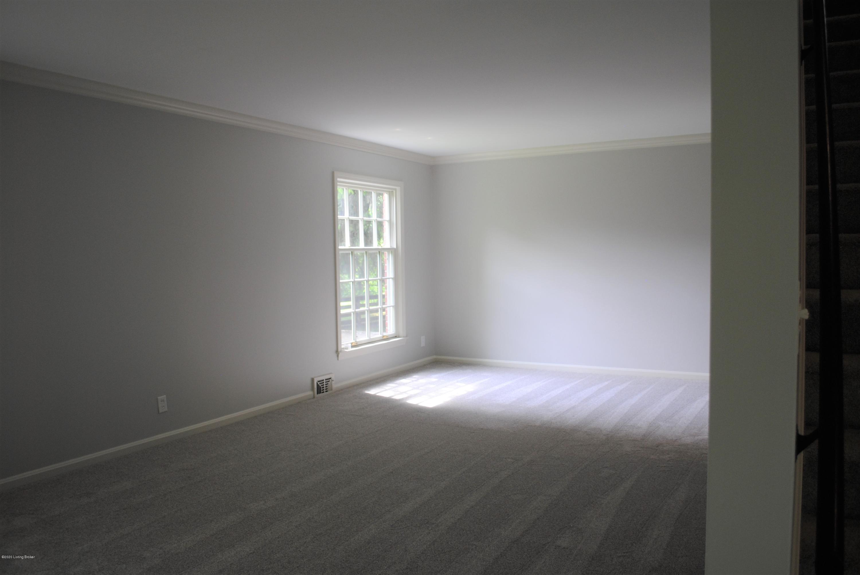 9836 Longwood Cir
