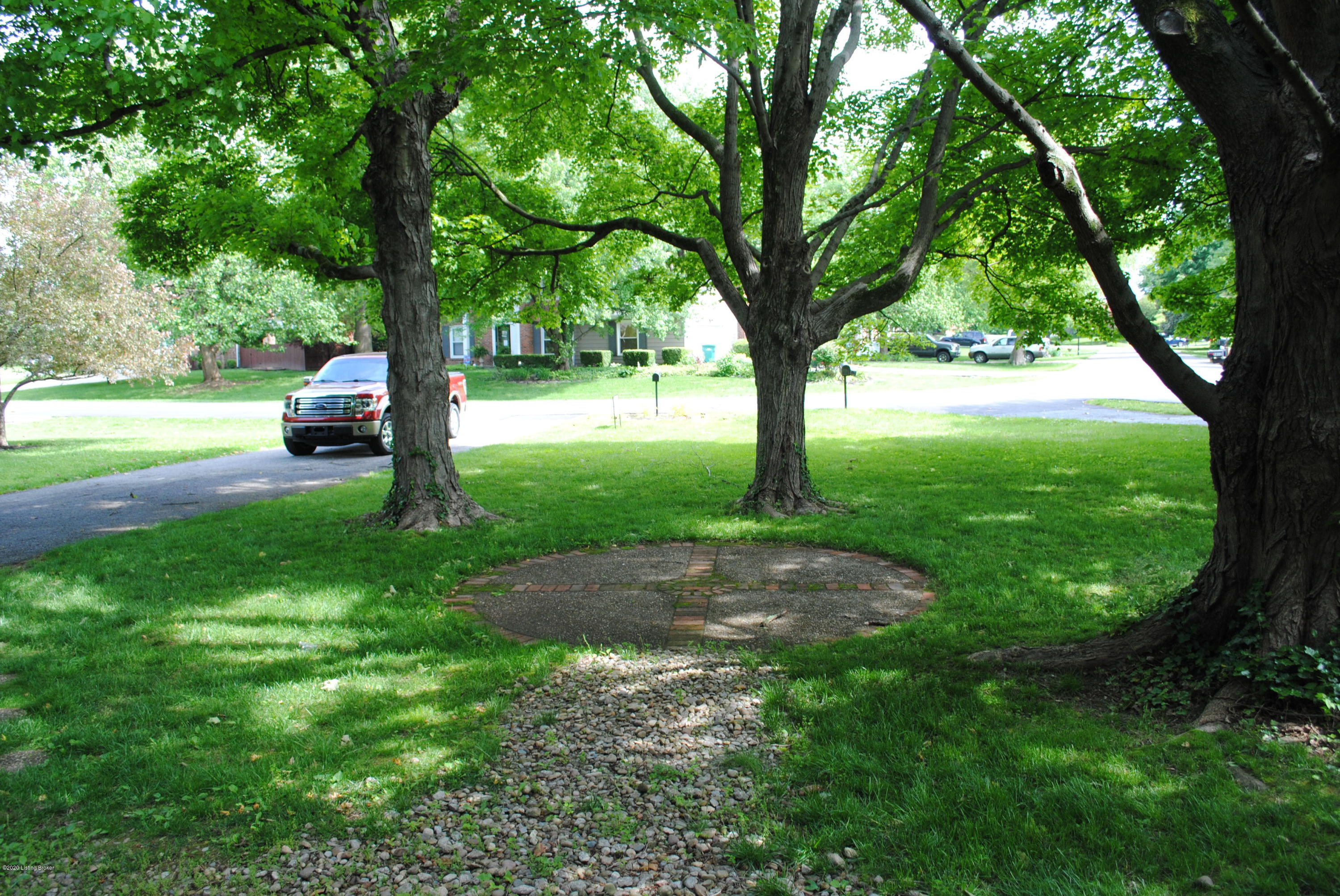 9836 Longwood Cir