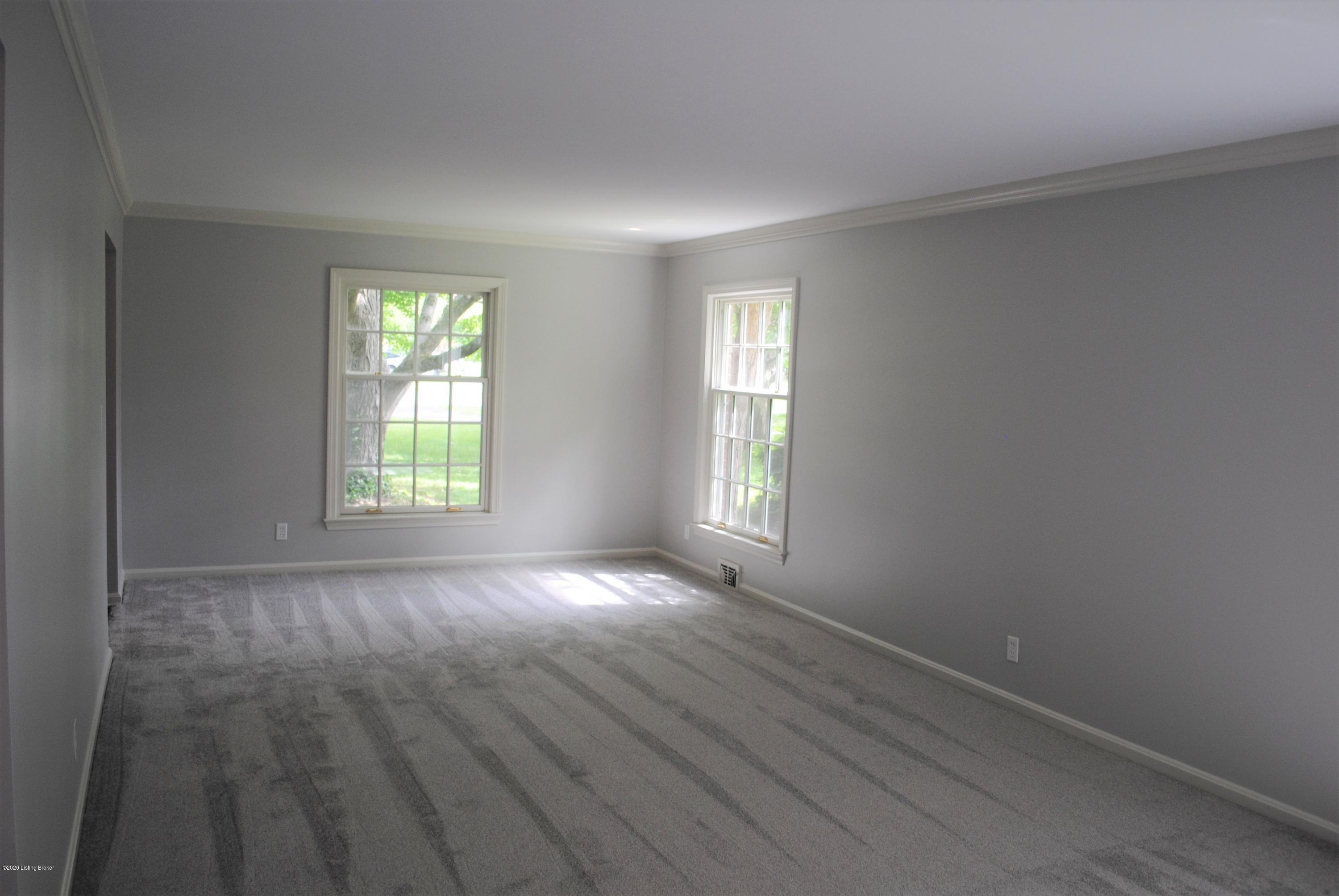 9836 Longwood Cir