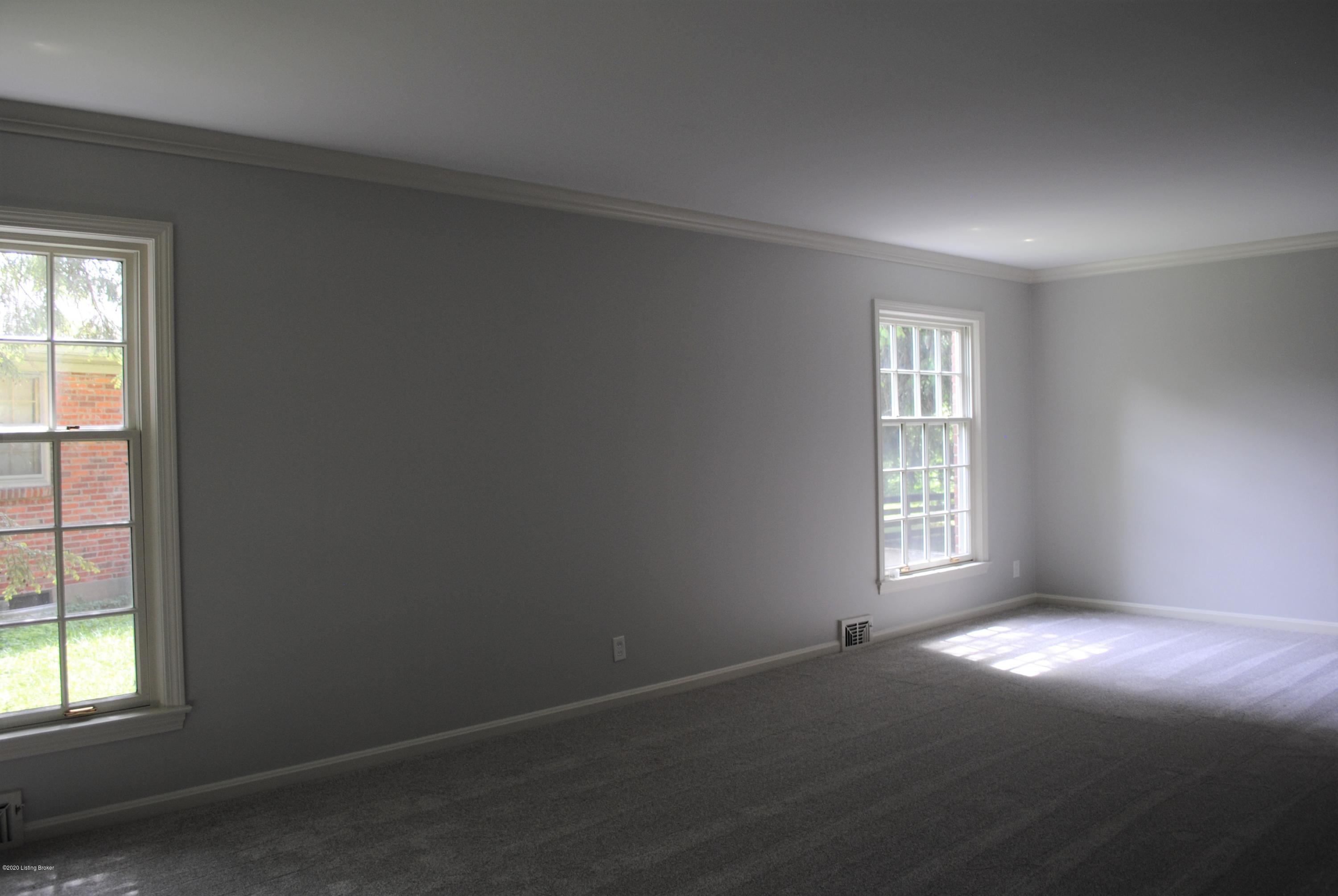 9836 Longwood Cir