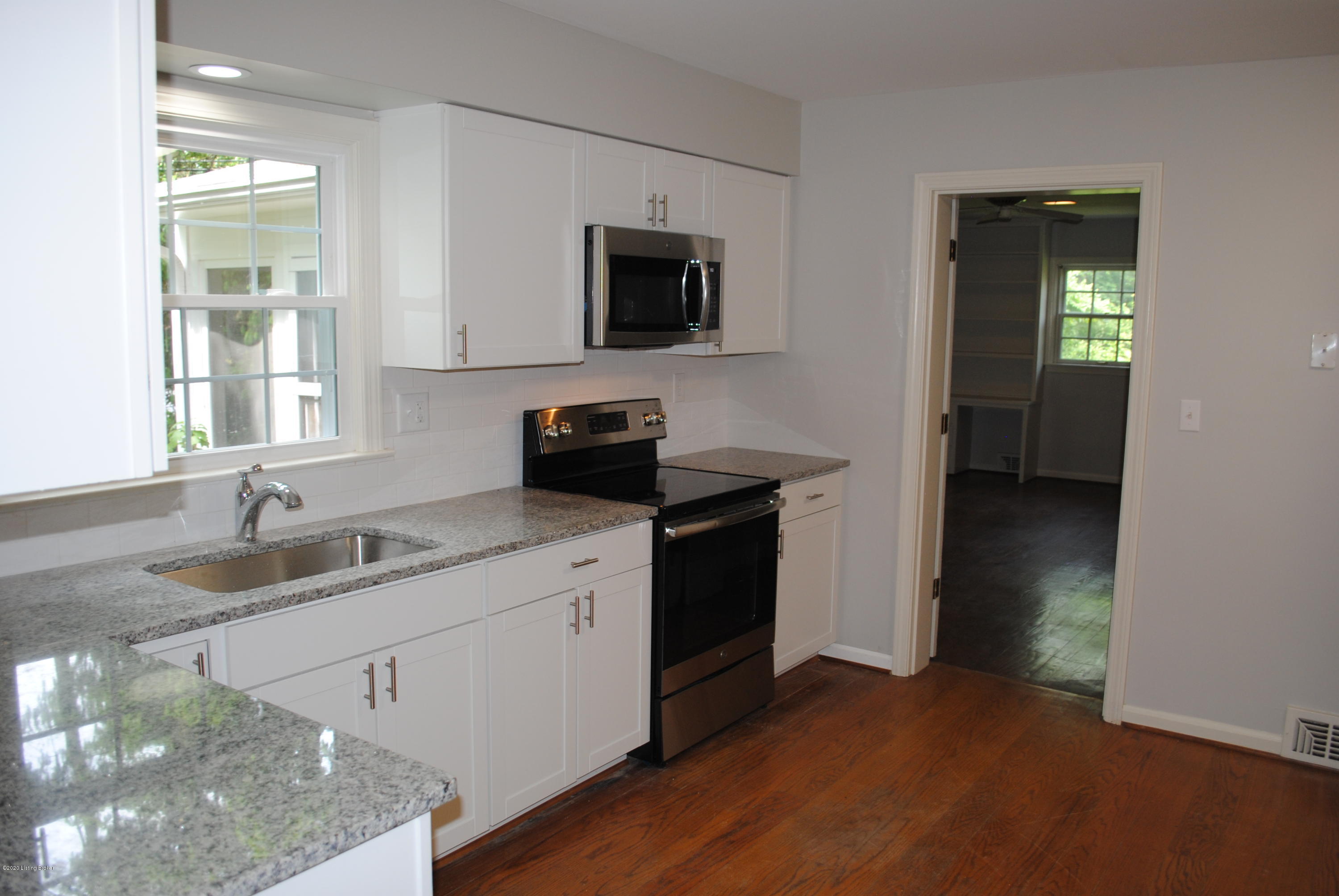 9836 Longwood Cir