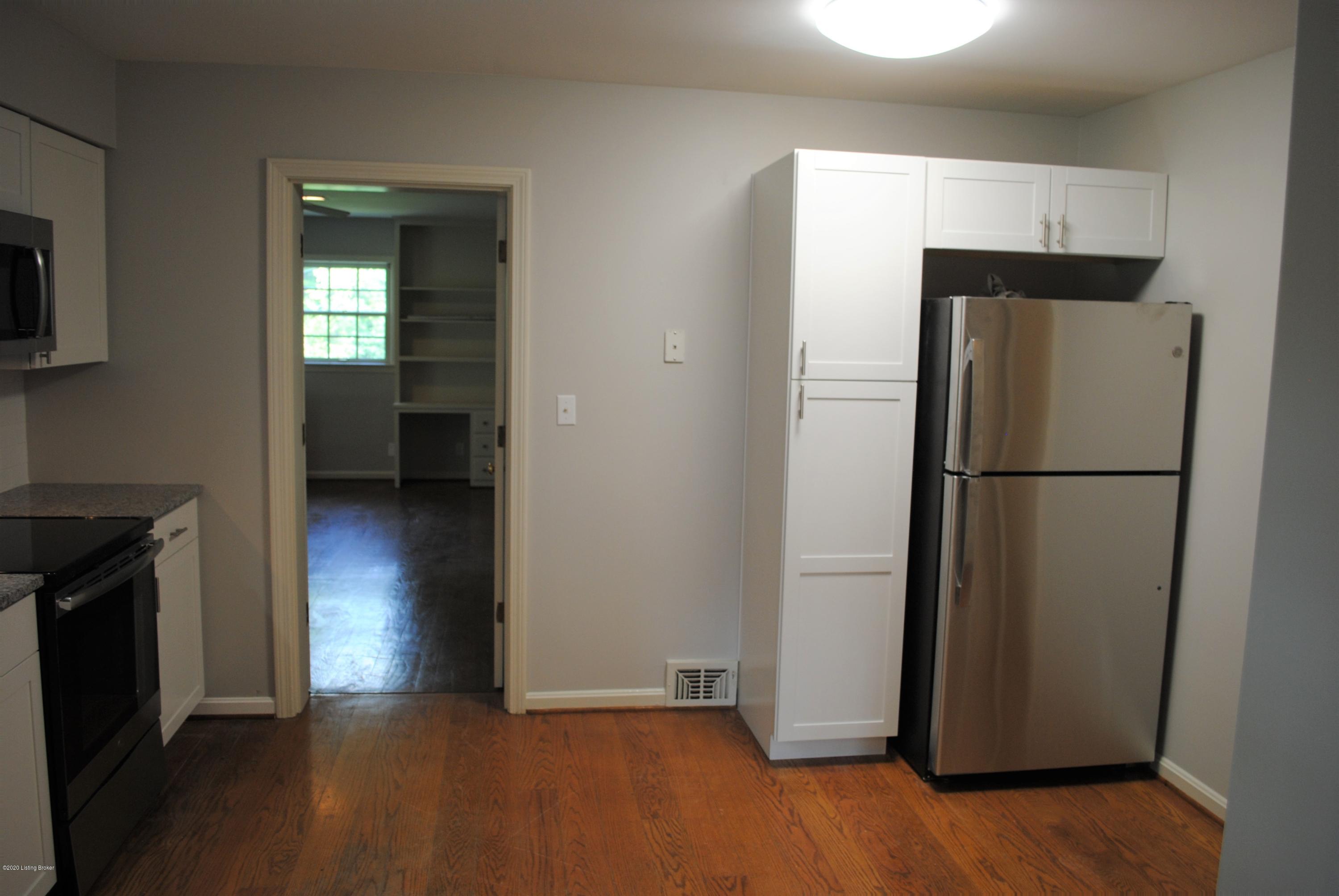 9836 Longwood Cir