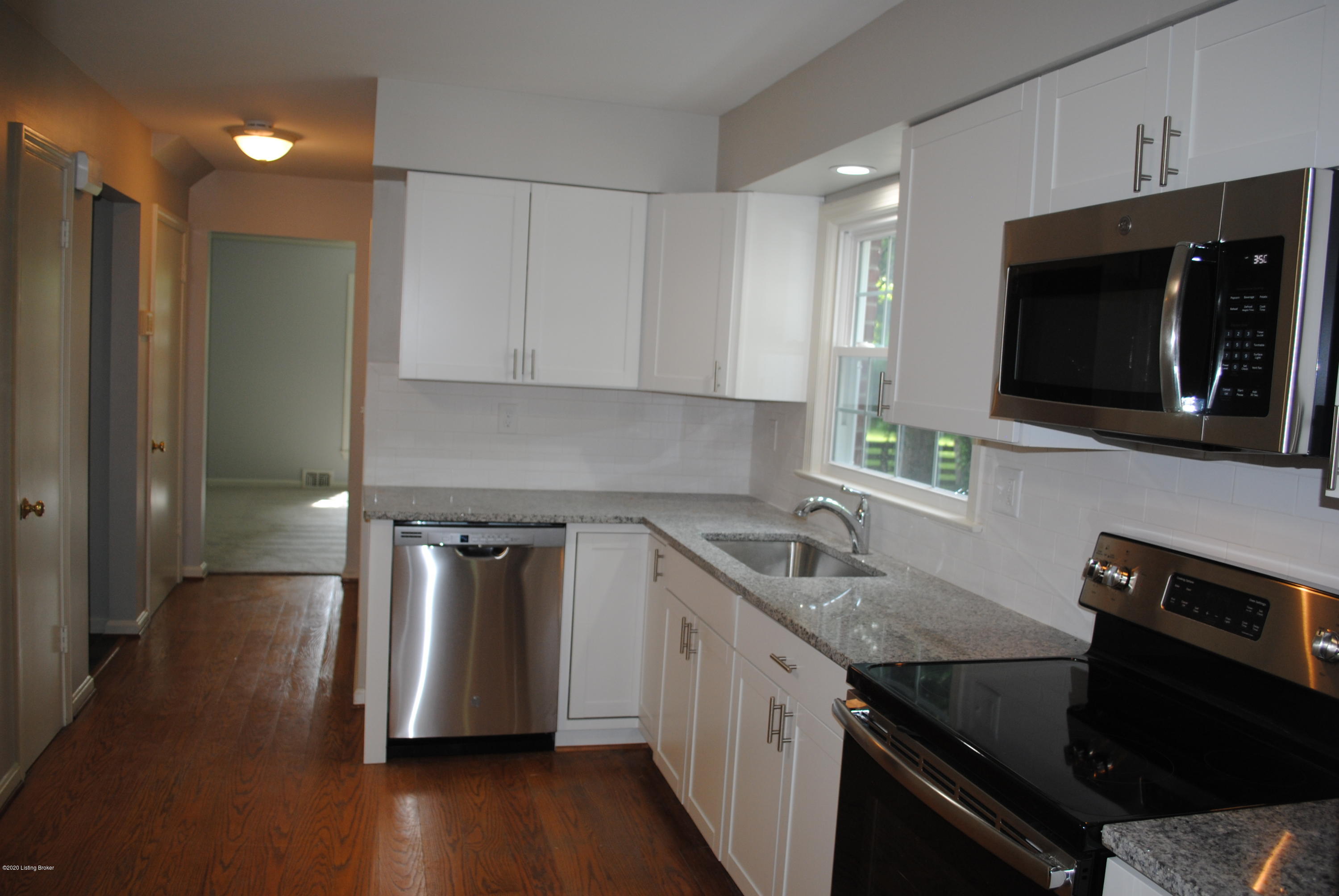 9836 Longwood Cir