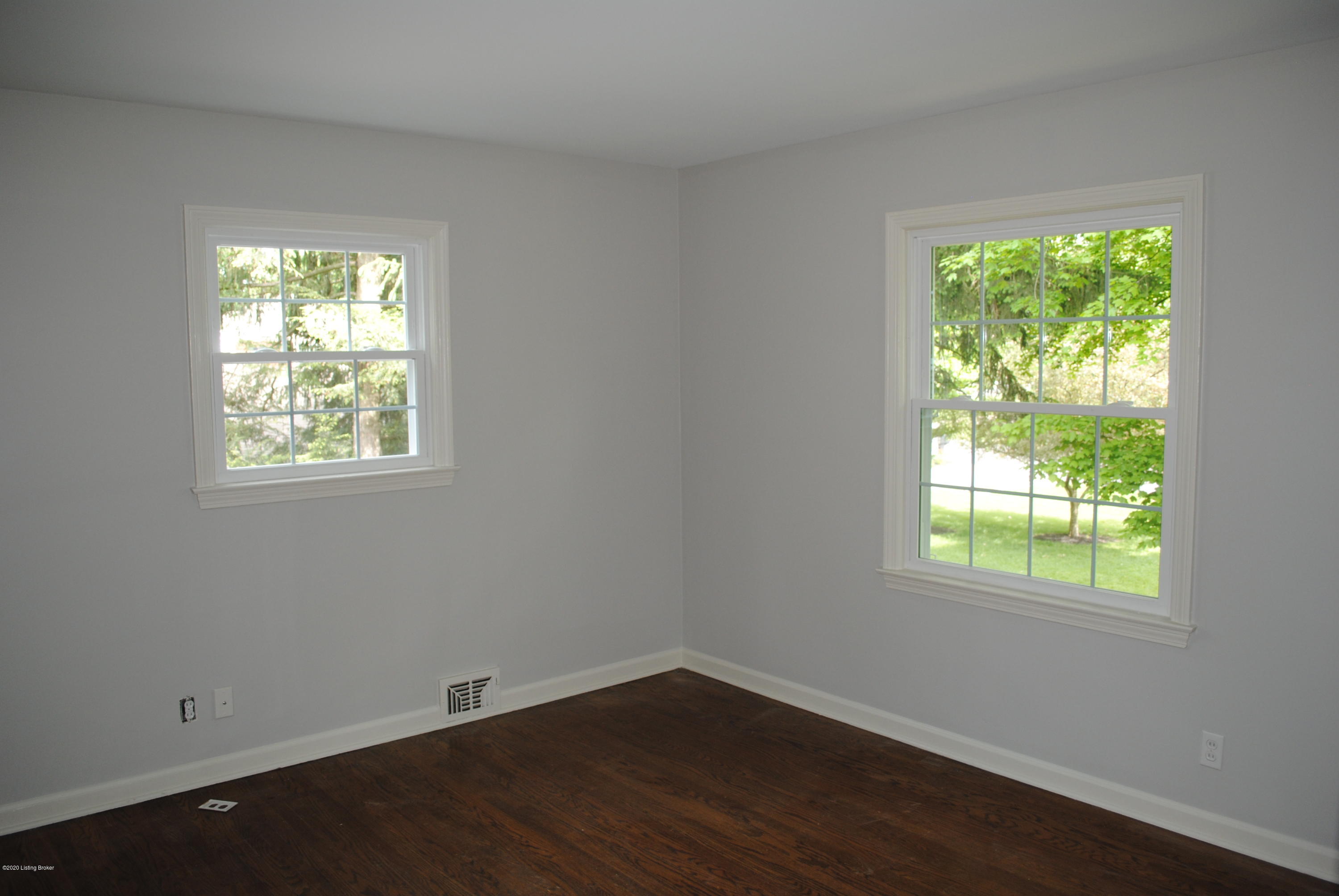 9836 Longwood Cir
