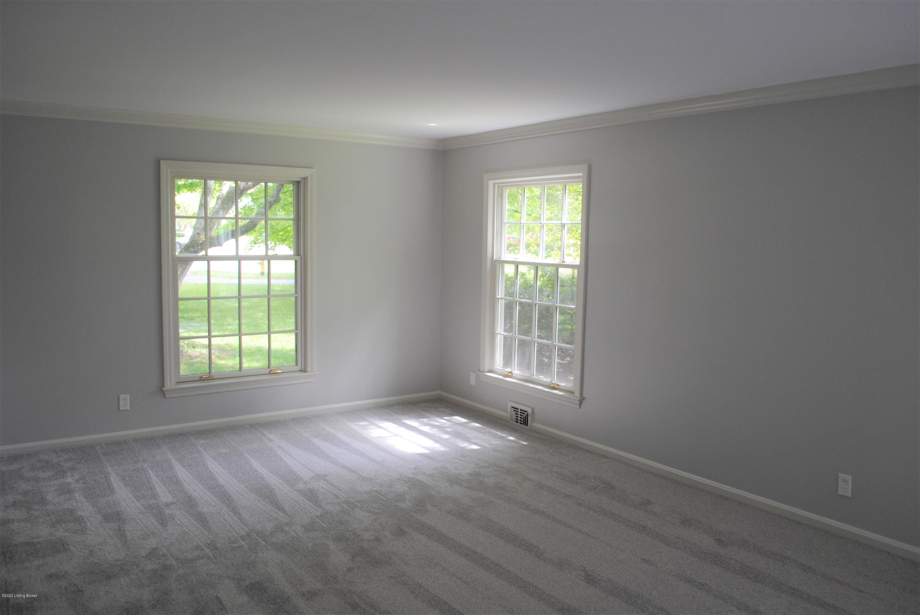 9836 Longwood Cir