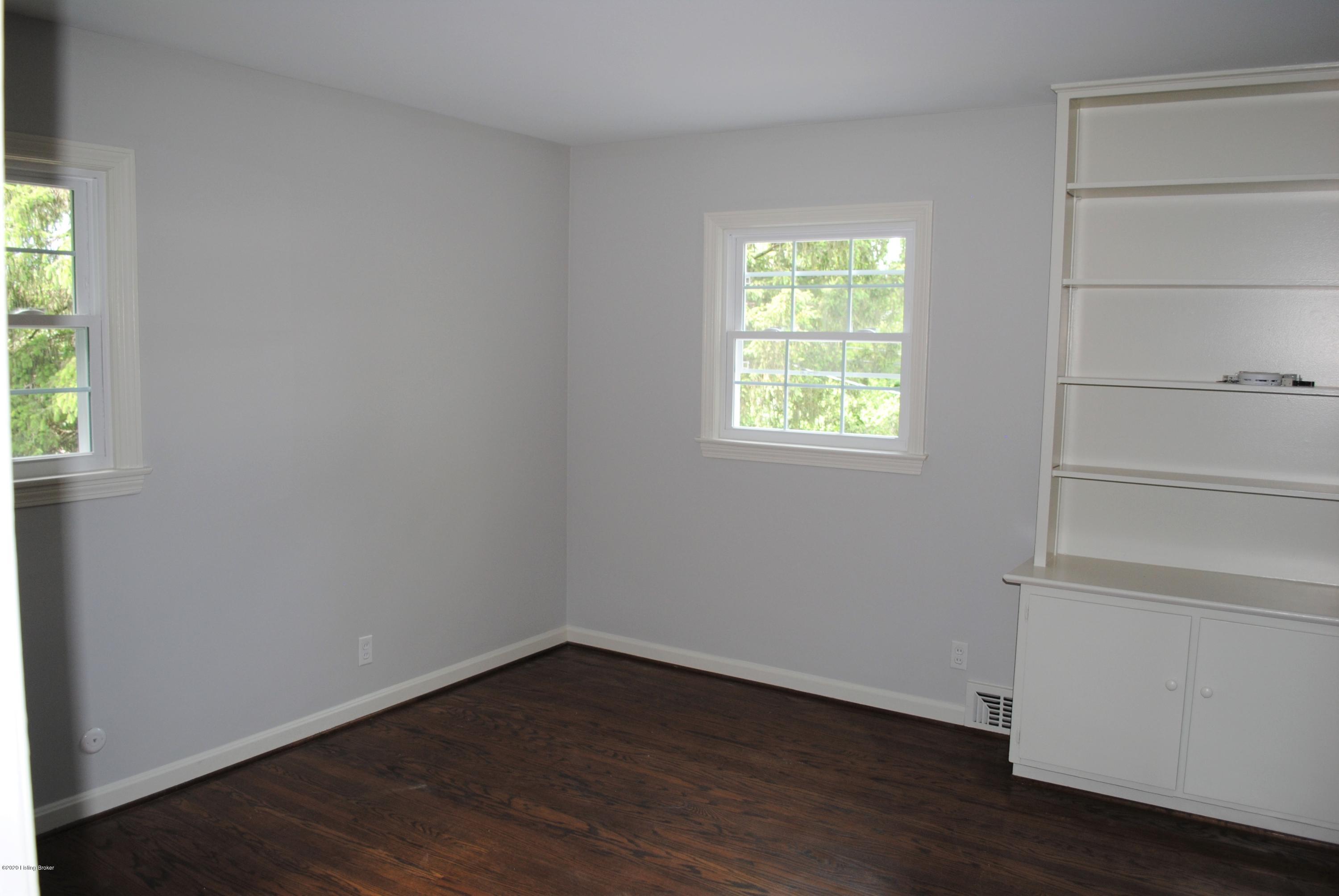 9836 Longwood Cir