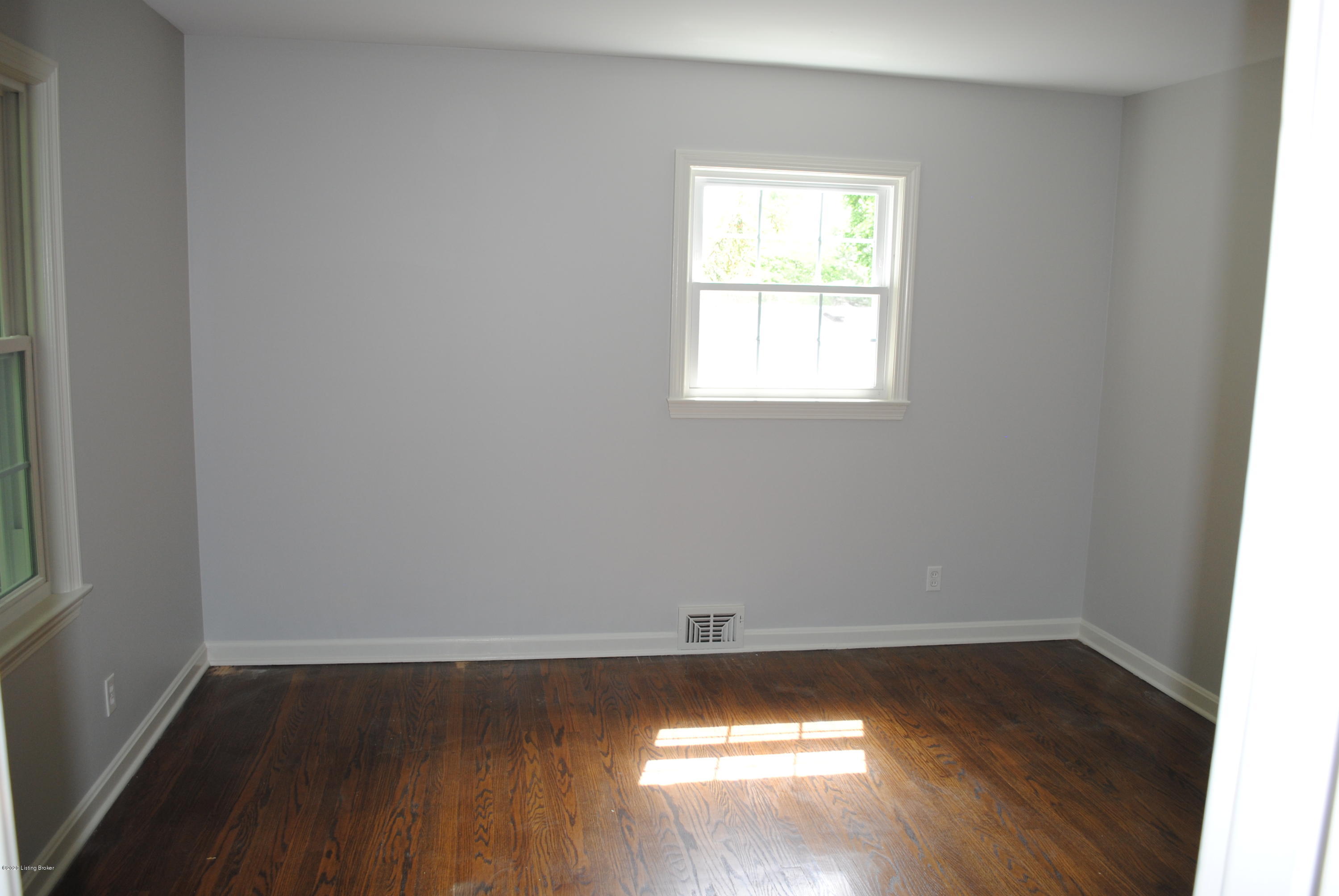 9836 Longwood Cir