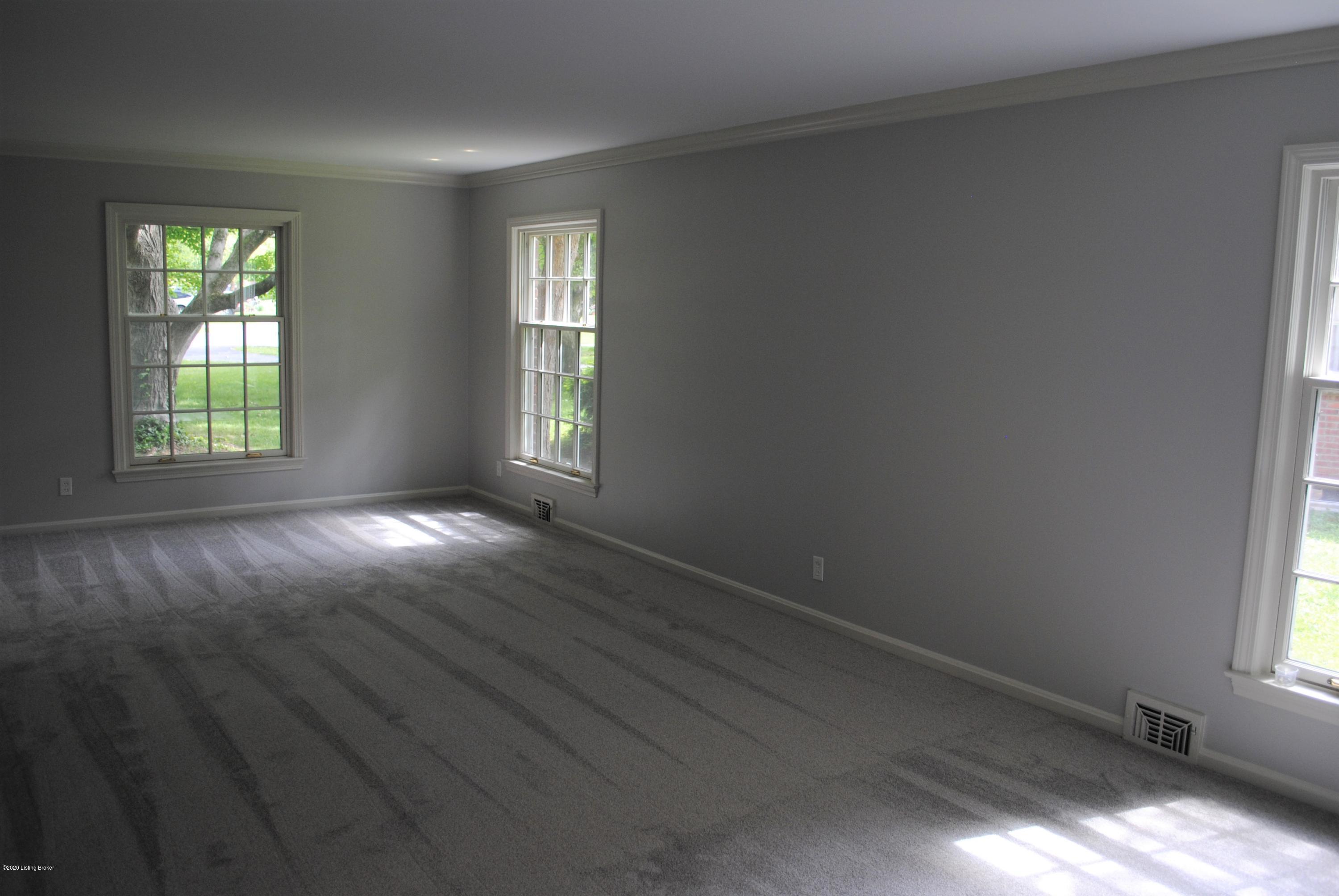 9836 Longwood Cir