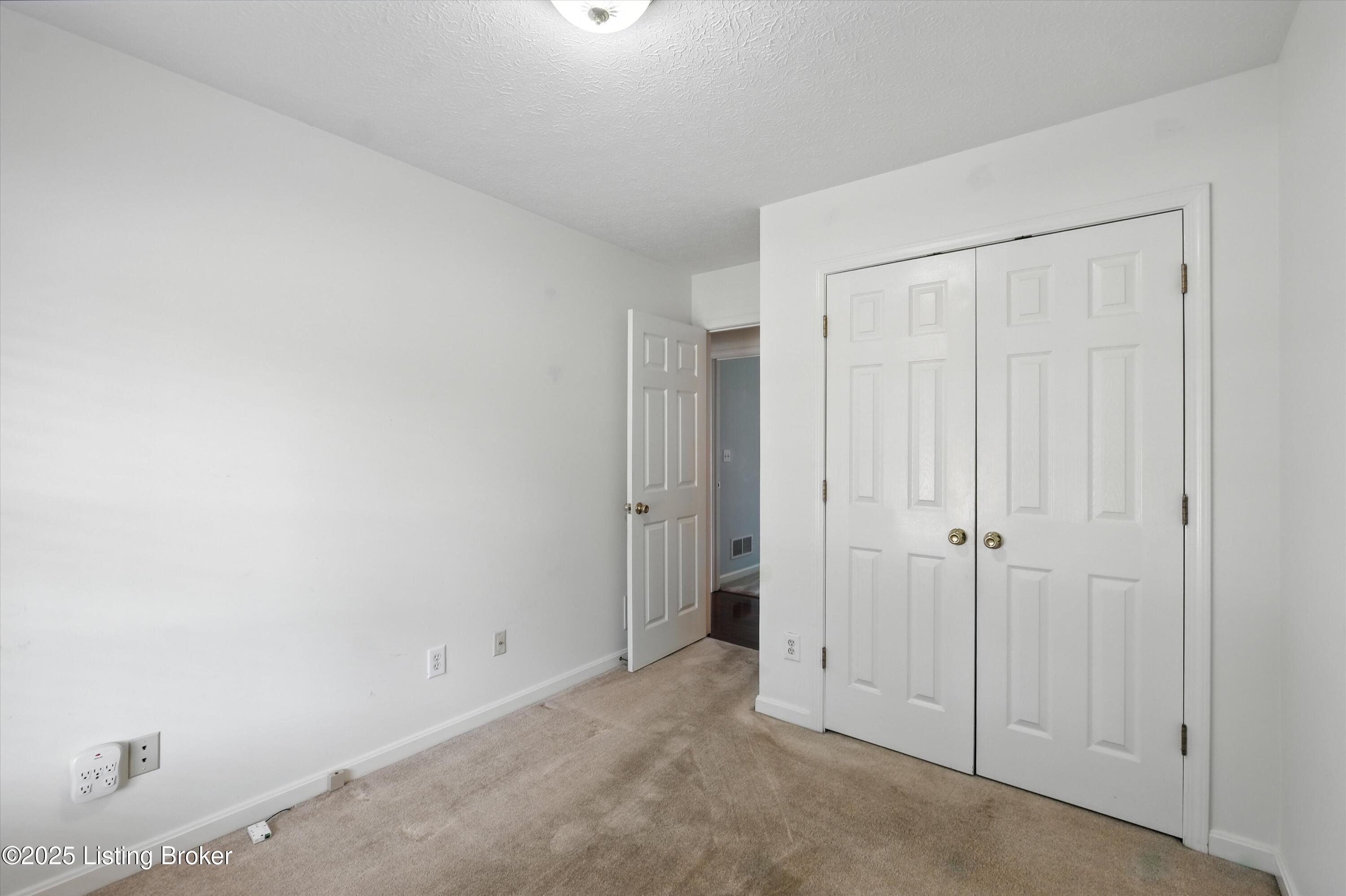228 Shady Brook Ln