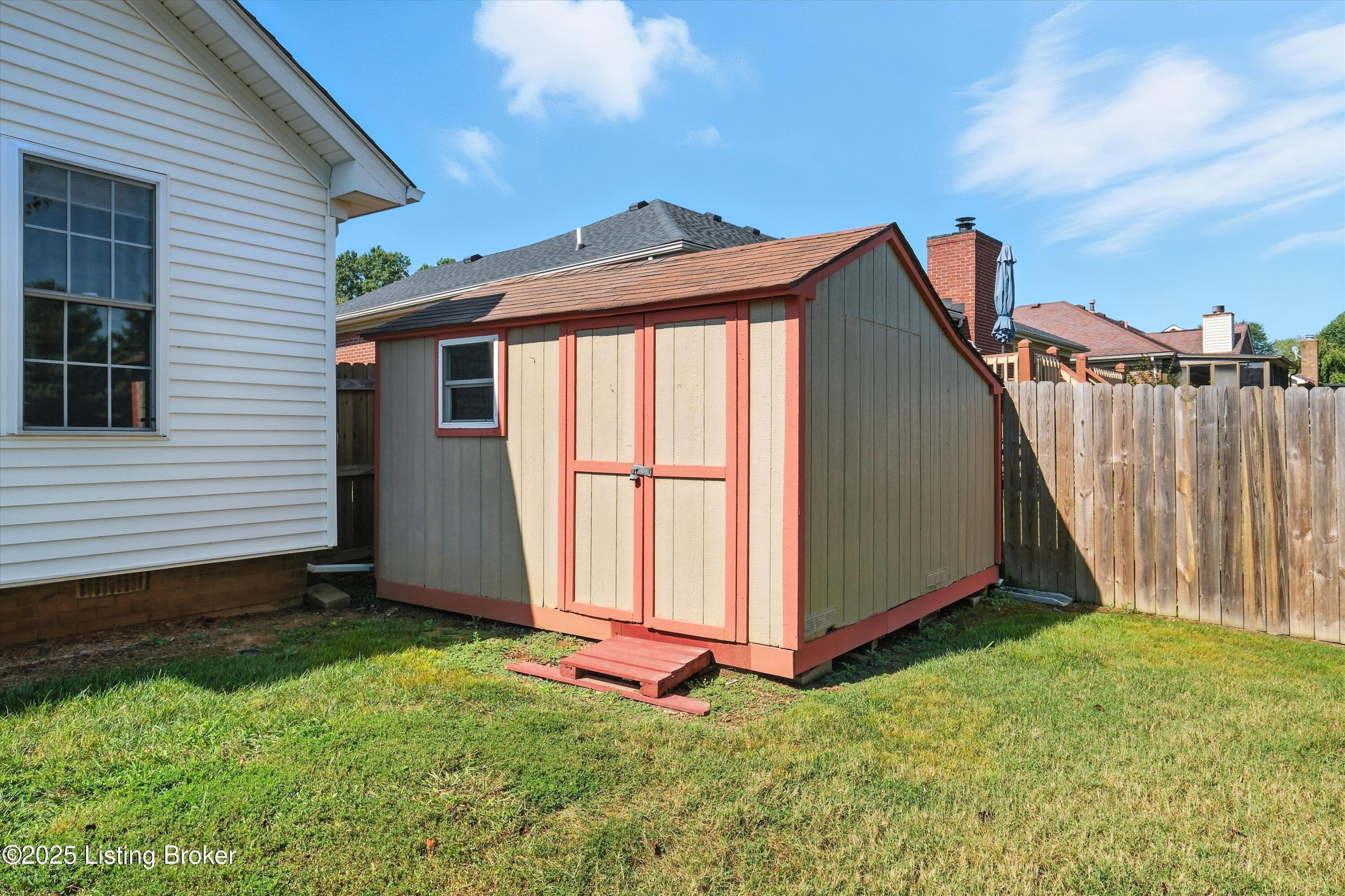 228 Shady Brook Ln