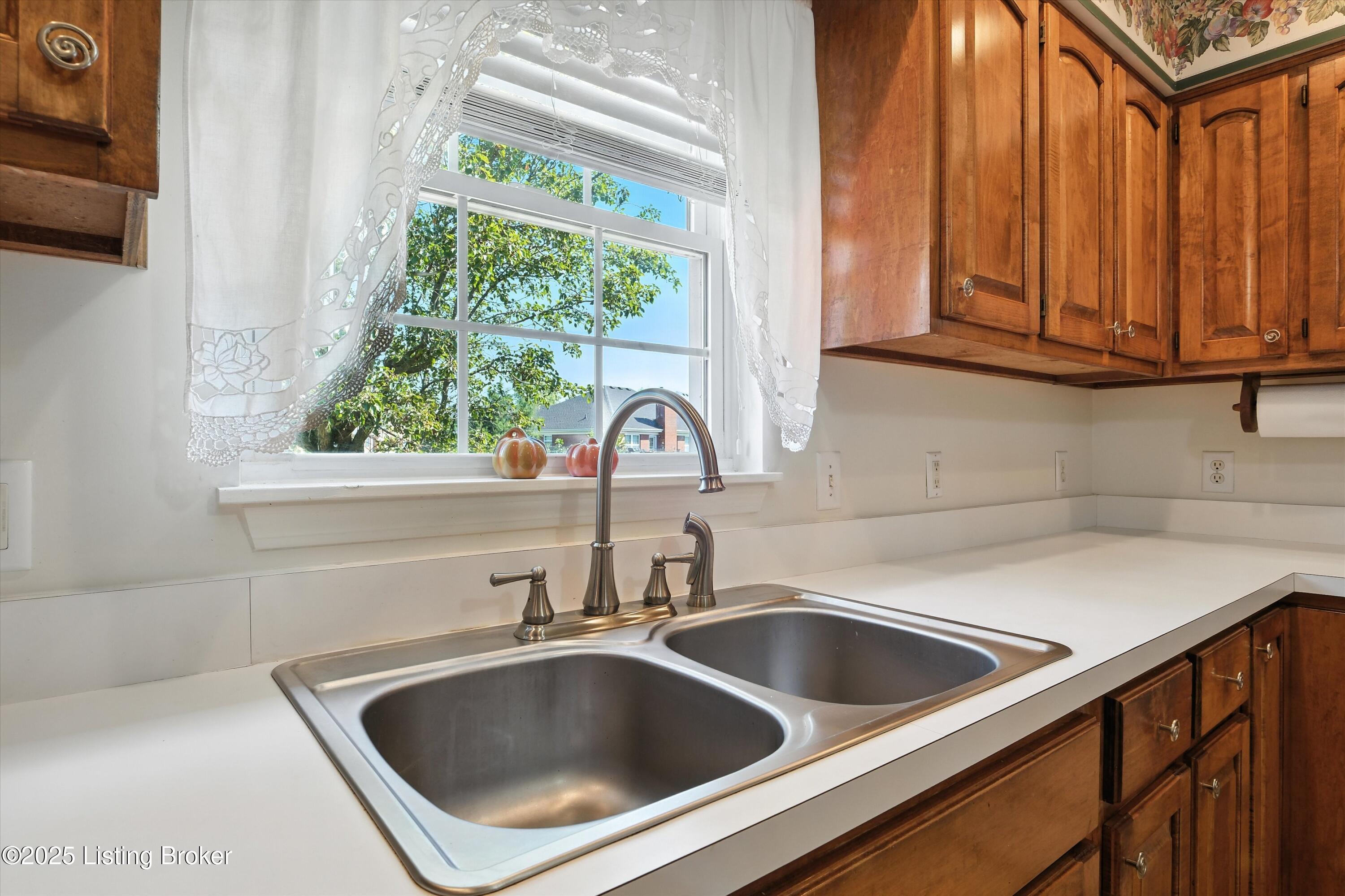 228 Shady Brook Ln
