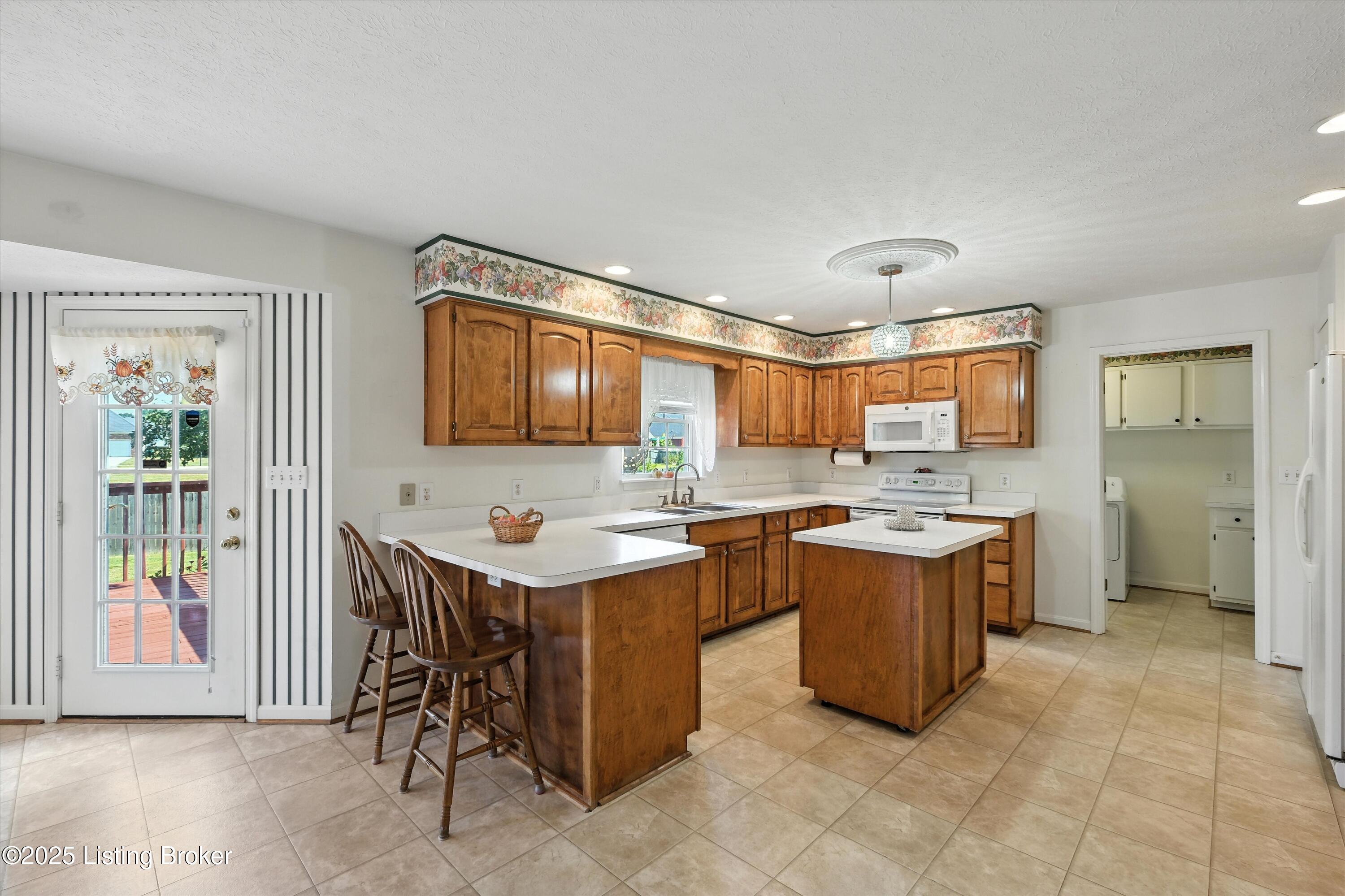 228 Shady Brook Ln