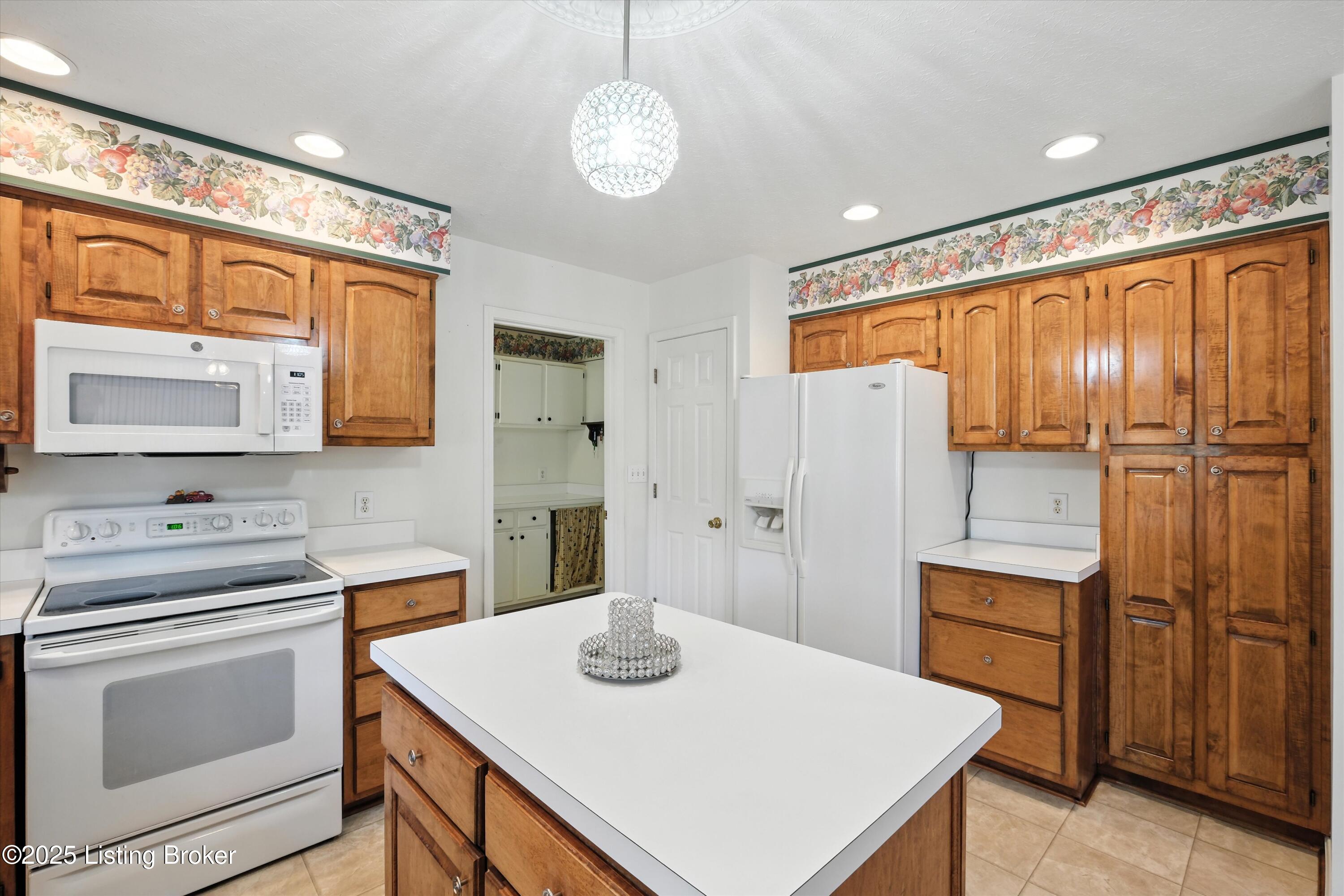 228 Shady Brook Ln