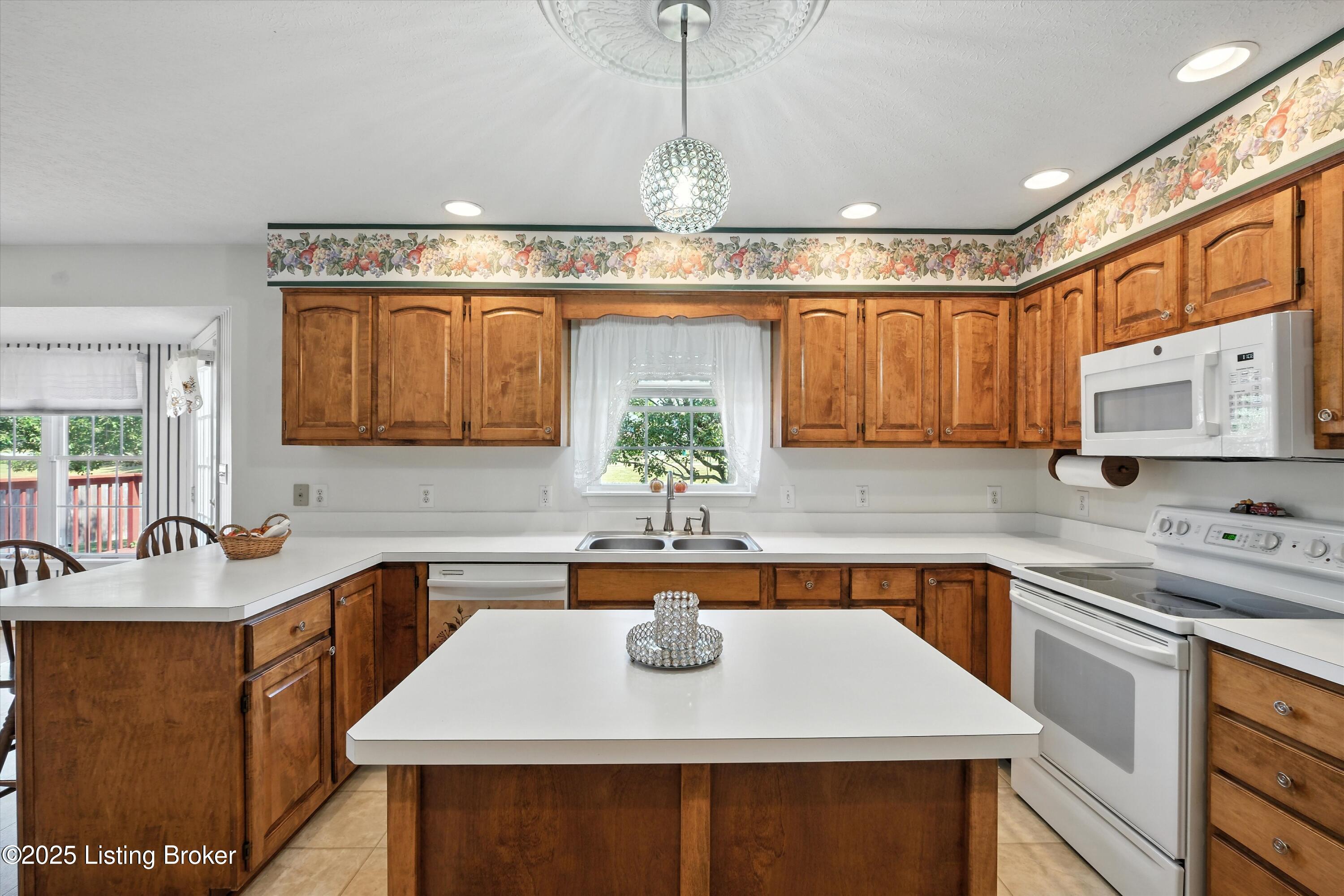 228 Shady Brook Ln