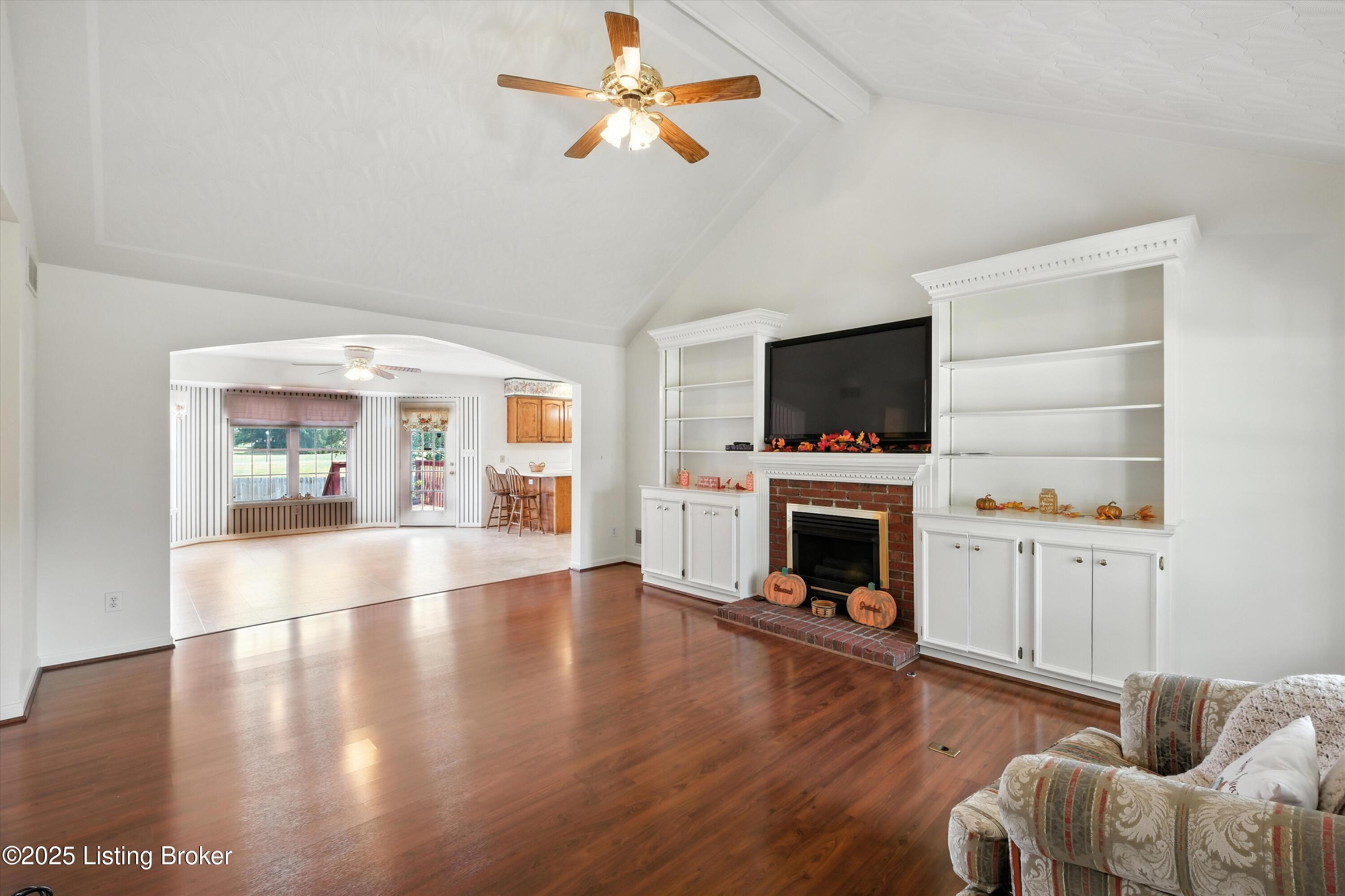 228 Shady Brook Ln