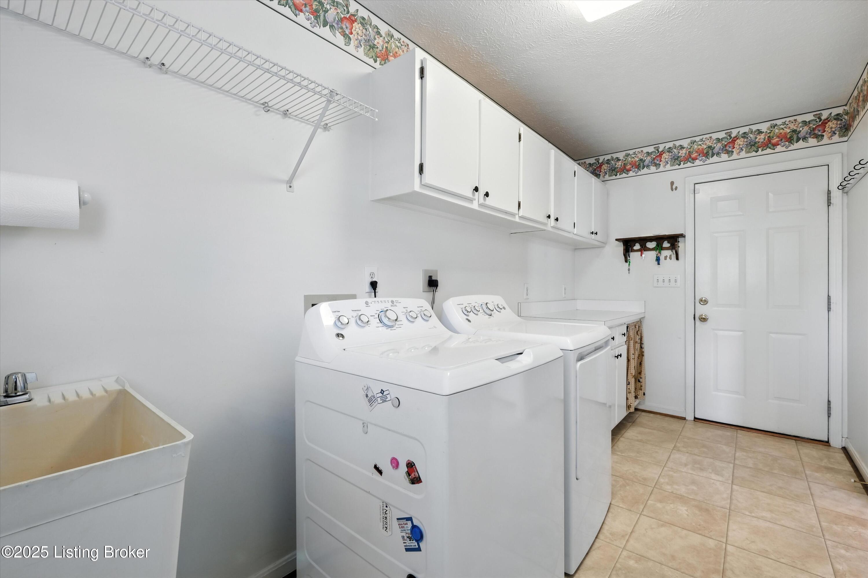 228 Shady Brook Ln