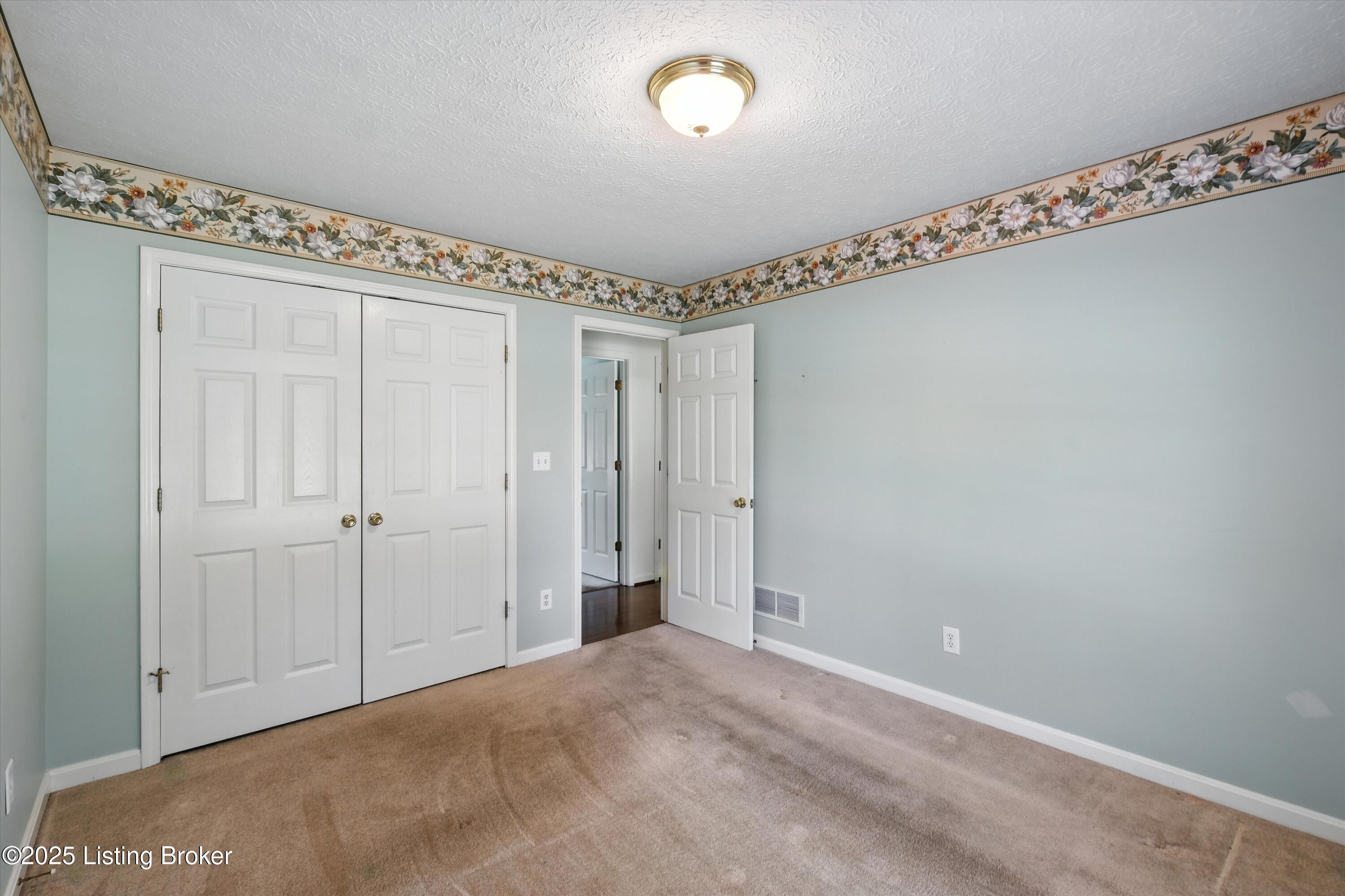 228 Shady Brook Ln
