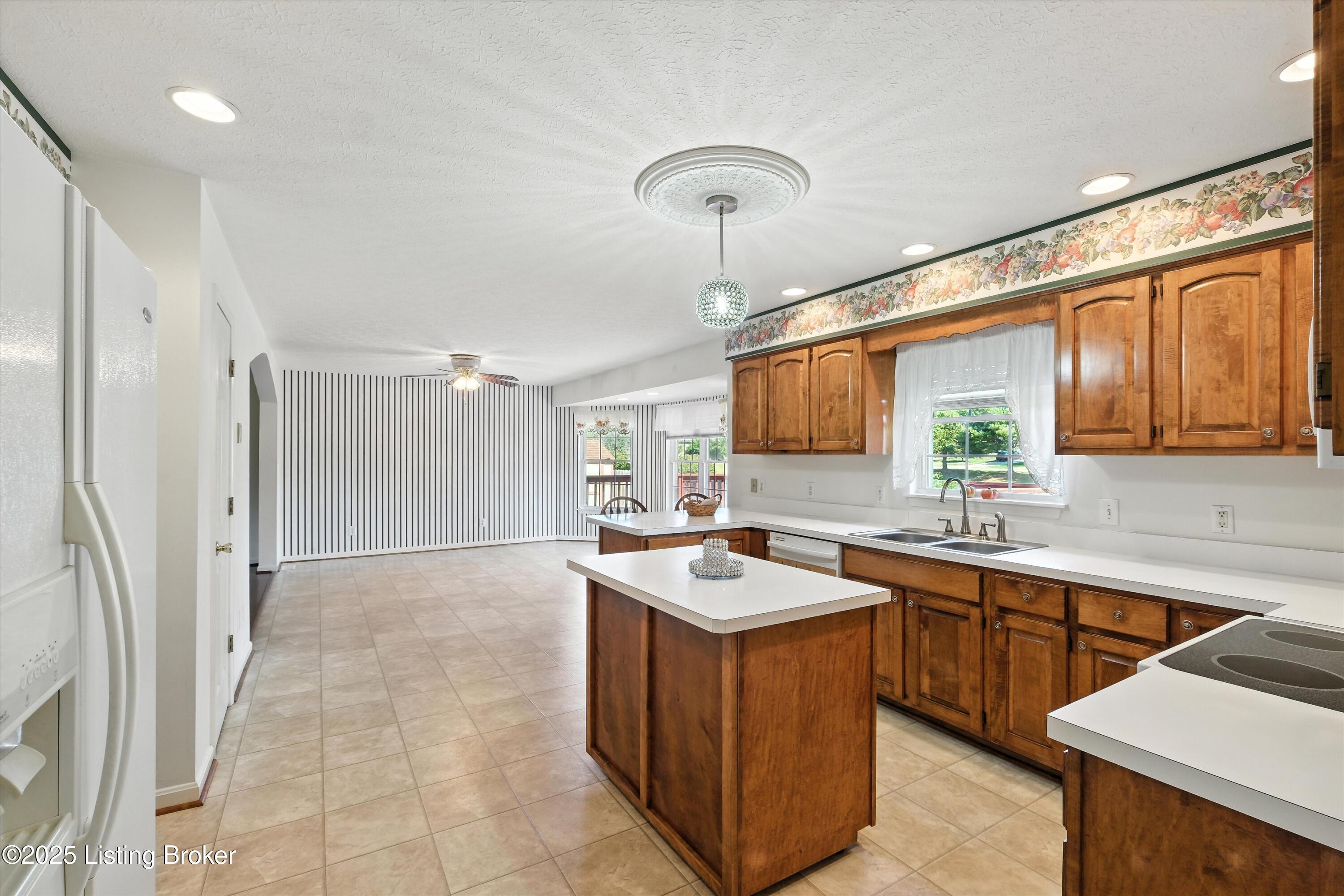 228 Shady Brook Ln