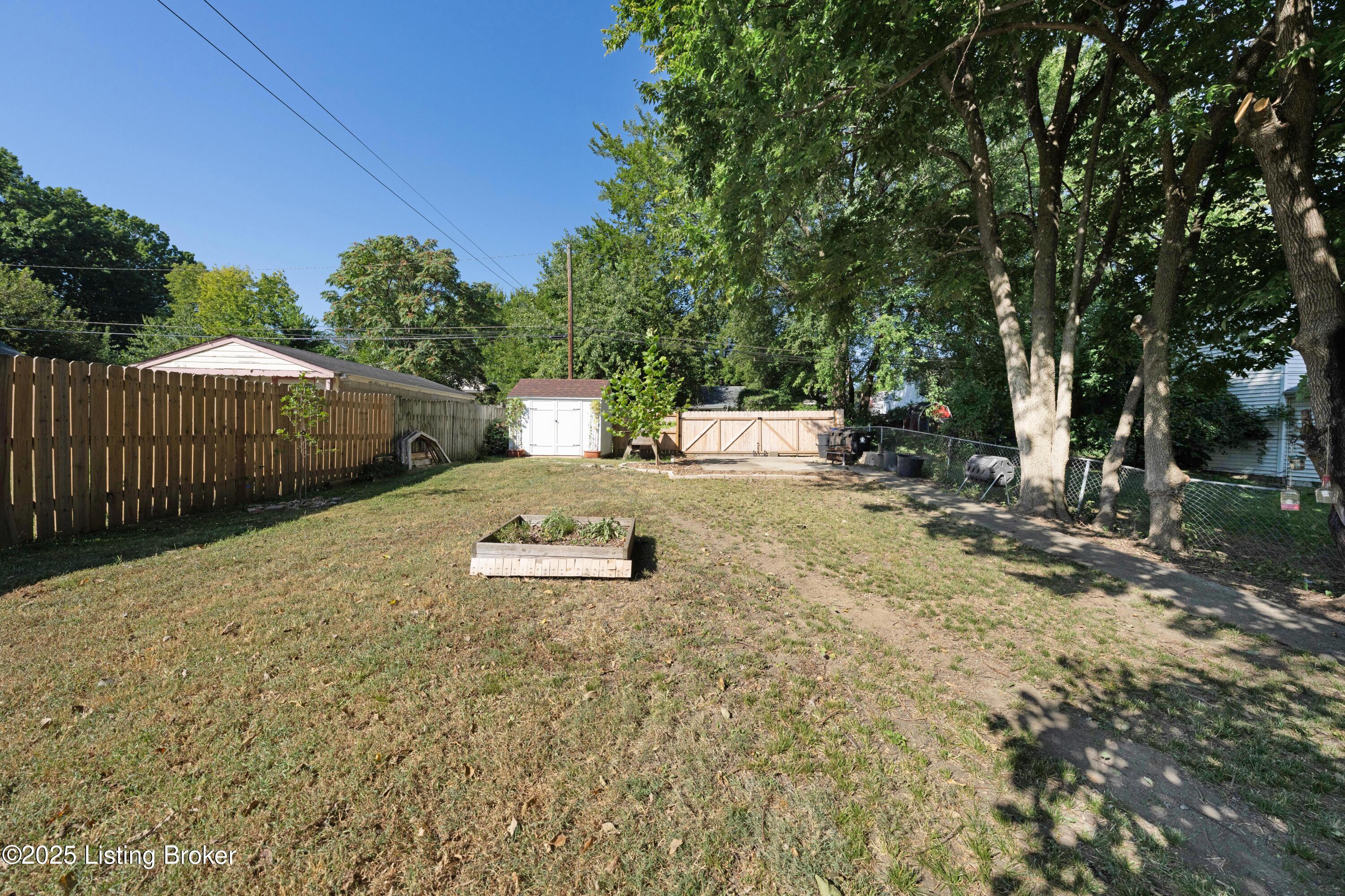 1234 Fischer Ave