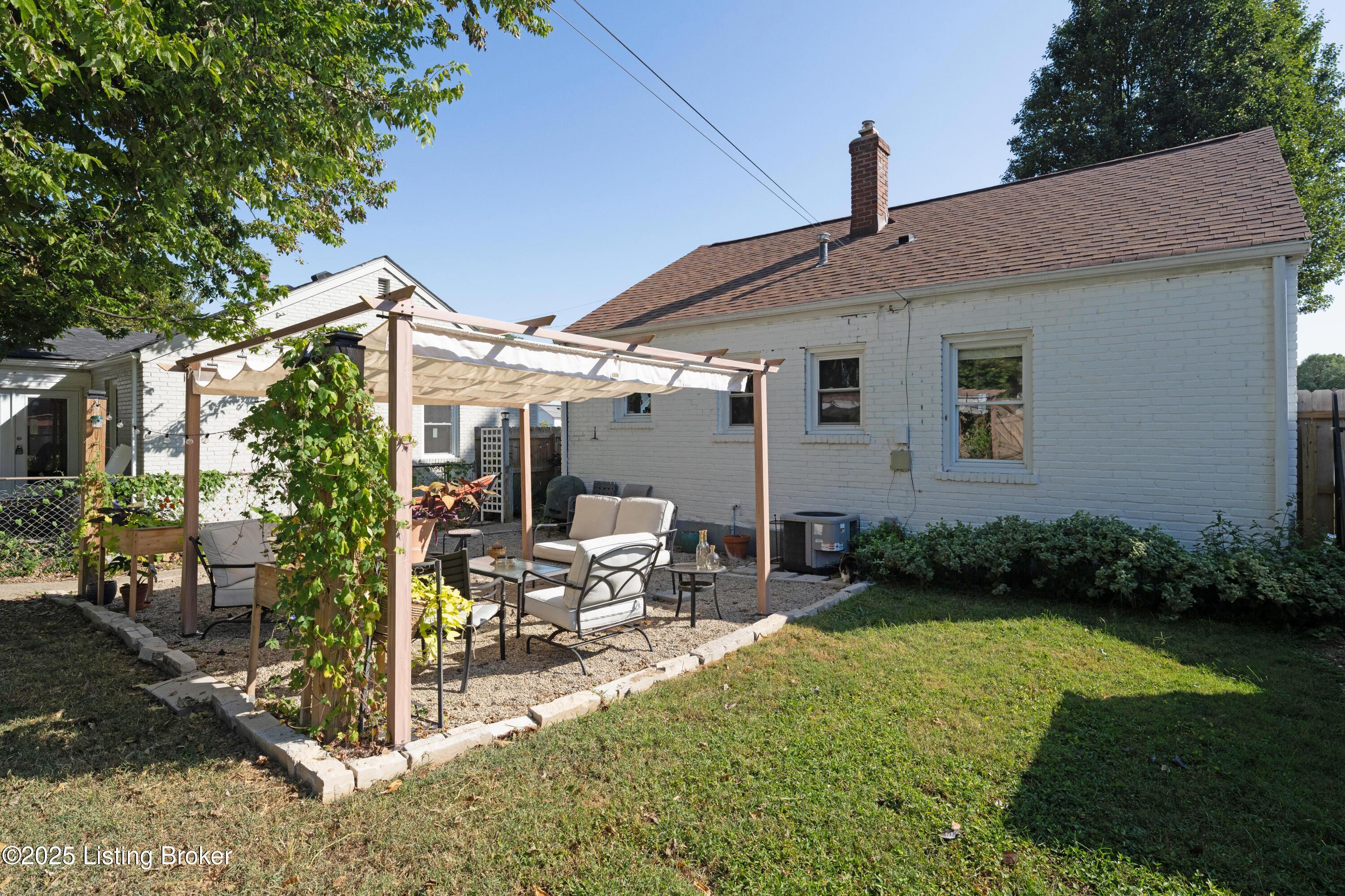 1234 Fischer Ave