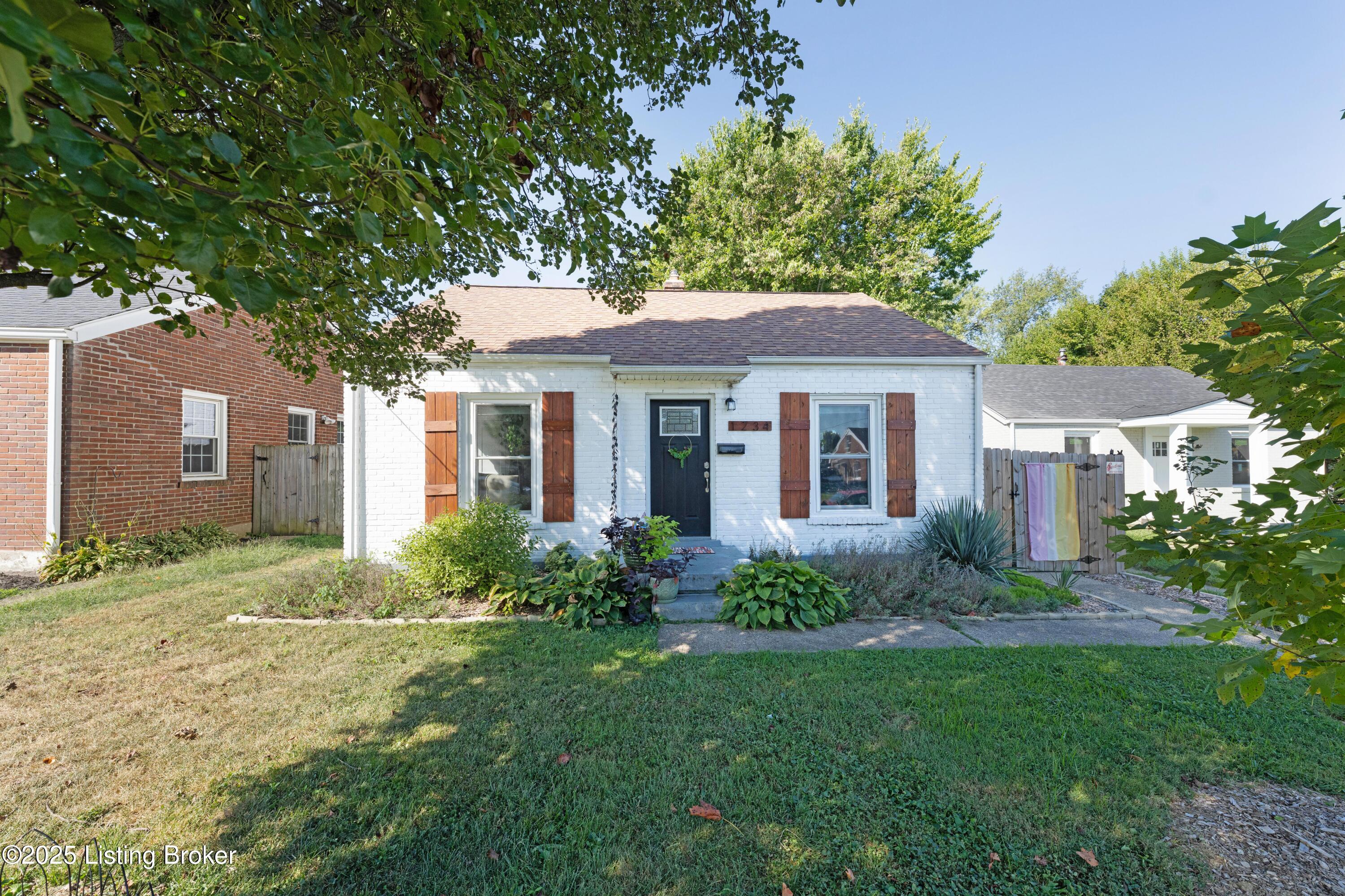 1234 Fischer Ave