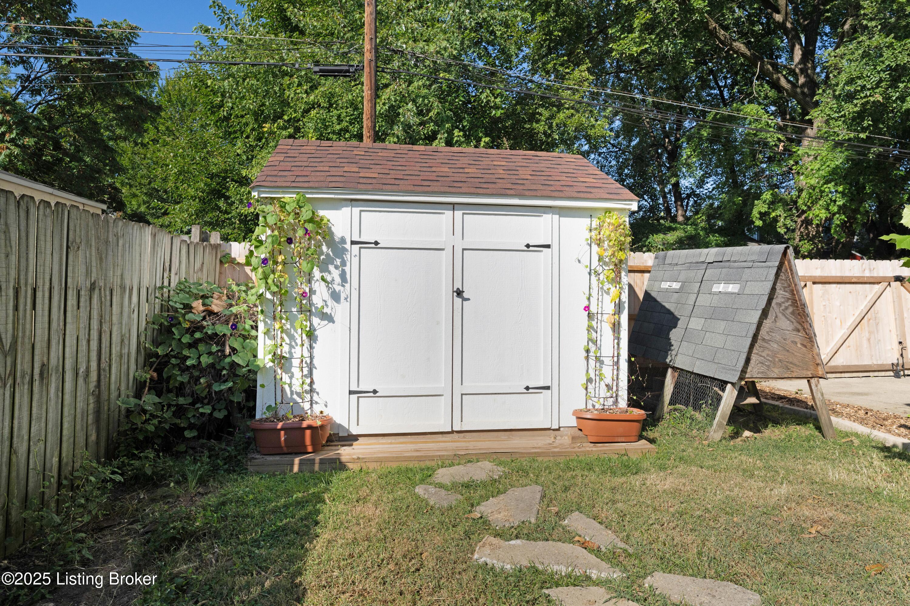 1234 Fischer Ave