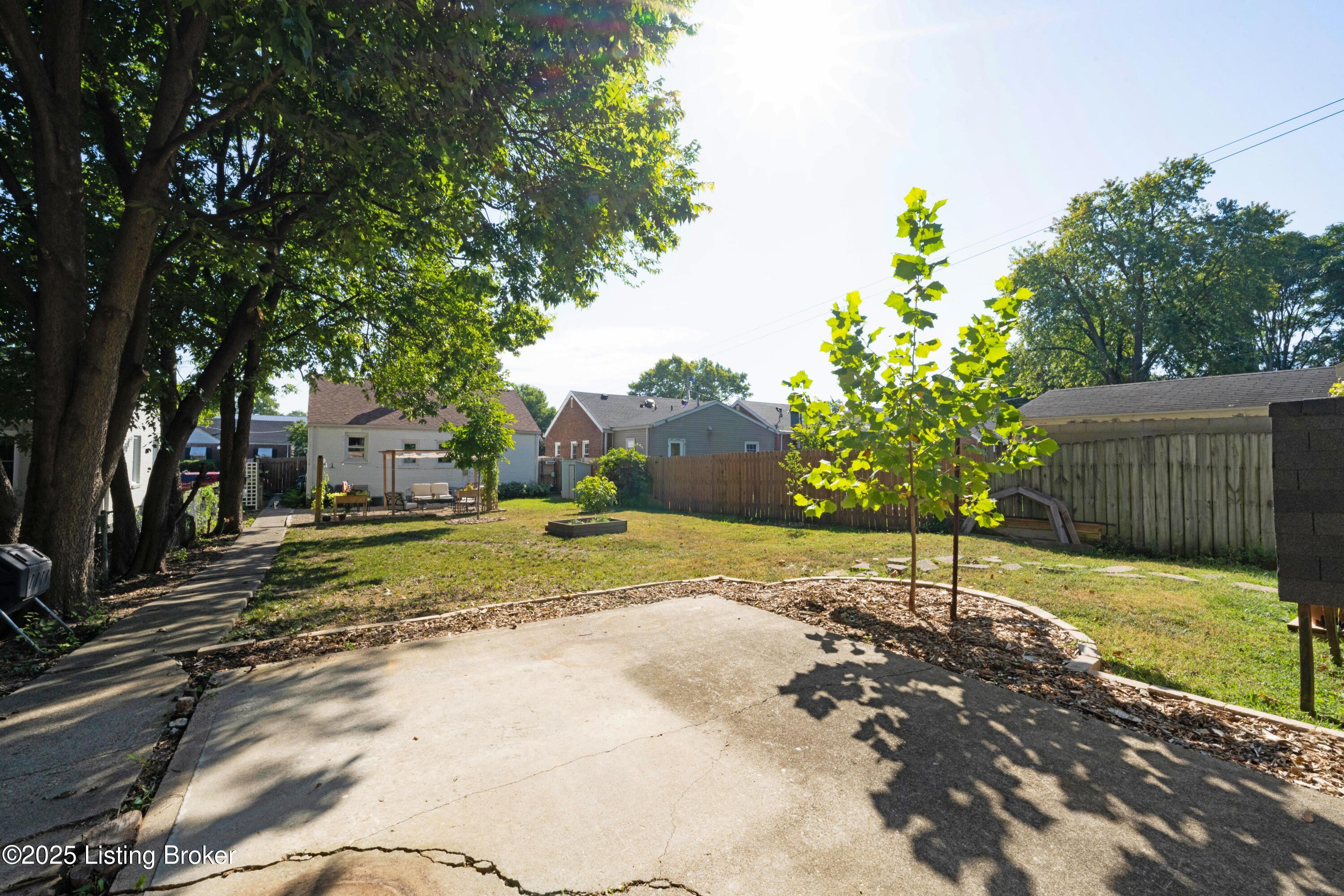 1234 Fischer Ave